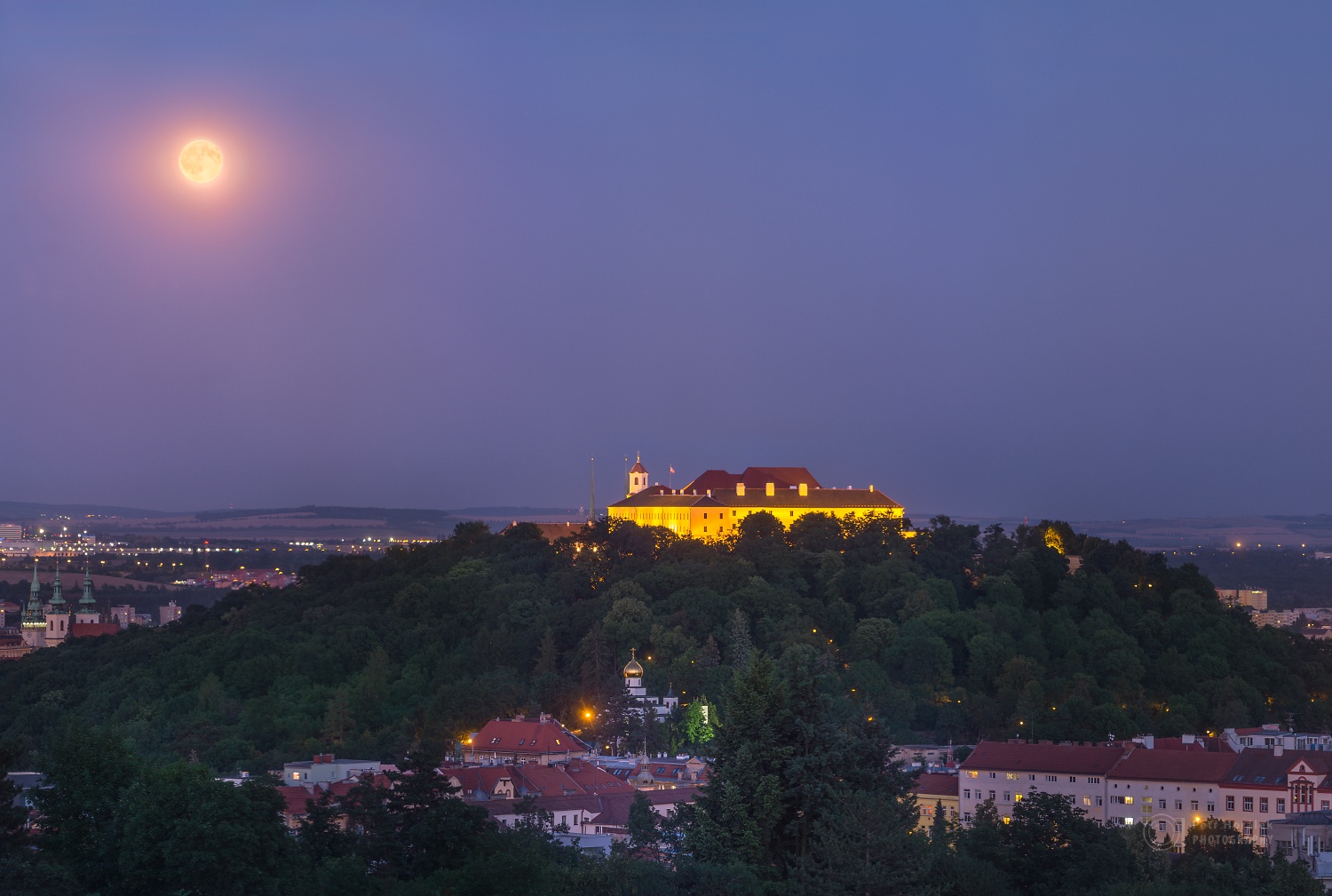 APOD: 2016 September 16 – Full Moon over Brno