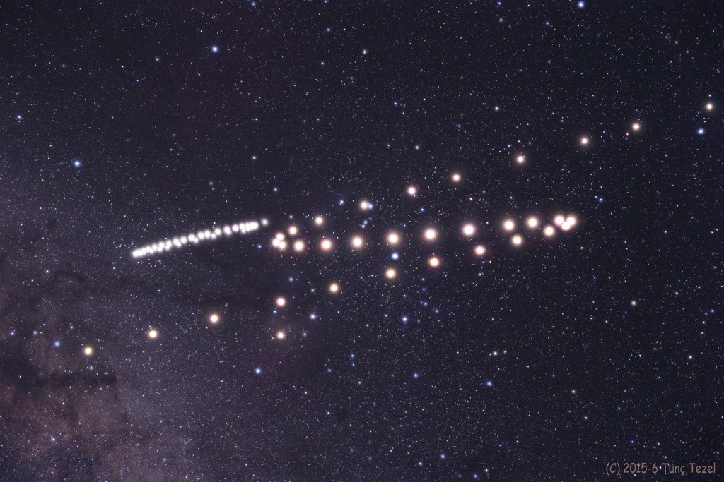 APOD: 2016 September 15 – Retrograde Mars and Saturn