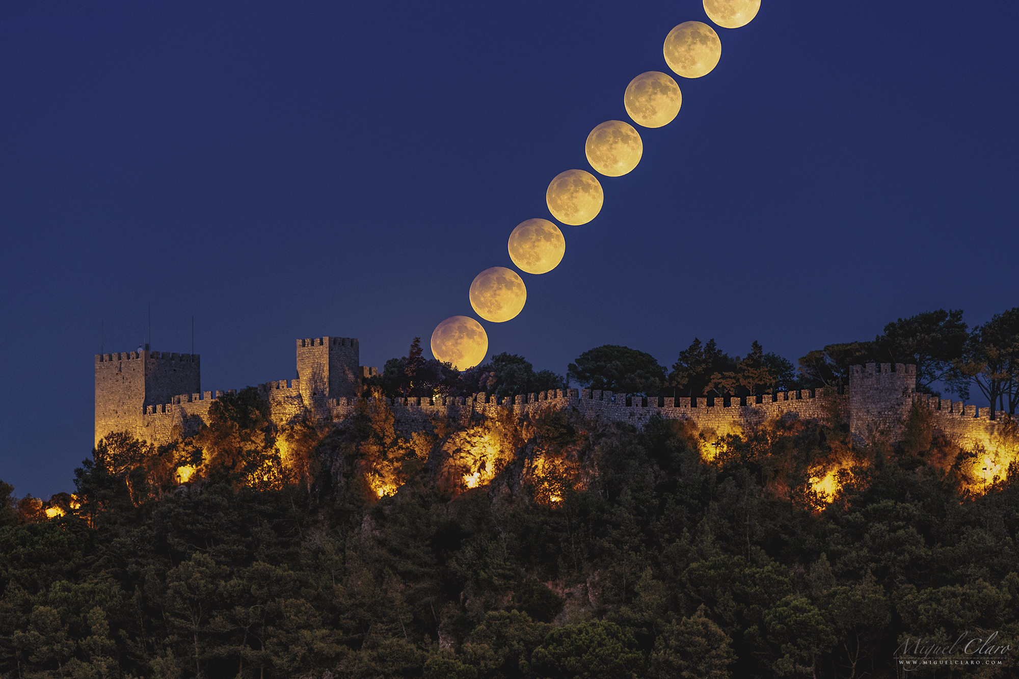 APOD: 2016 September 23 – Harvest Moon Eclipse