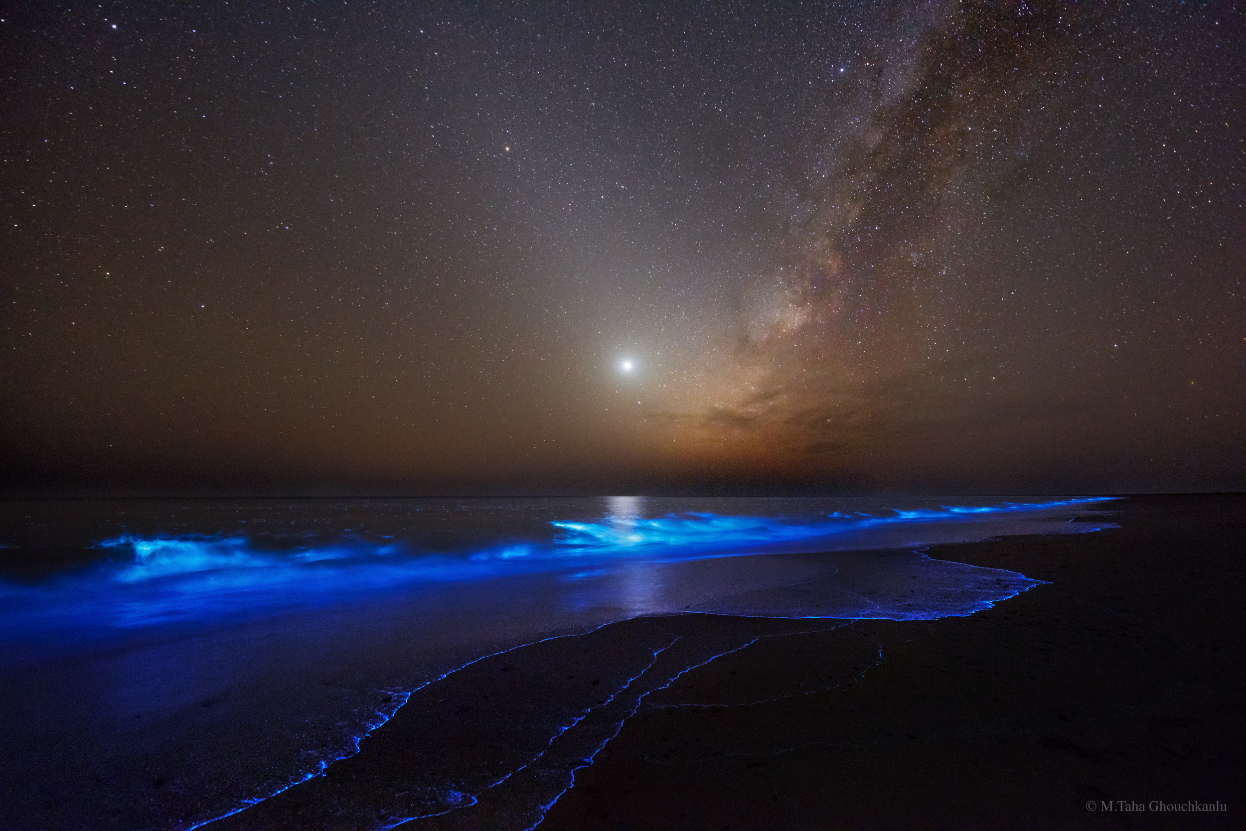 APOD: 2017 April 18 – Night Glows