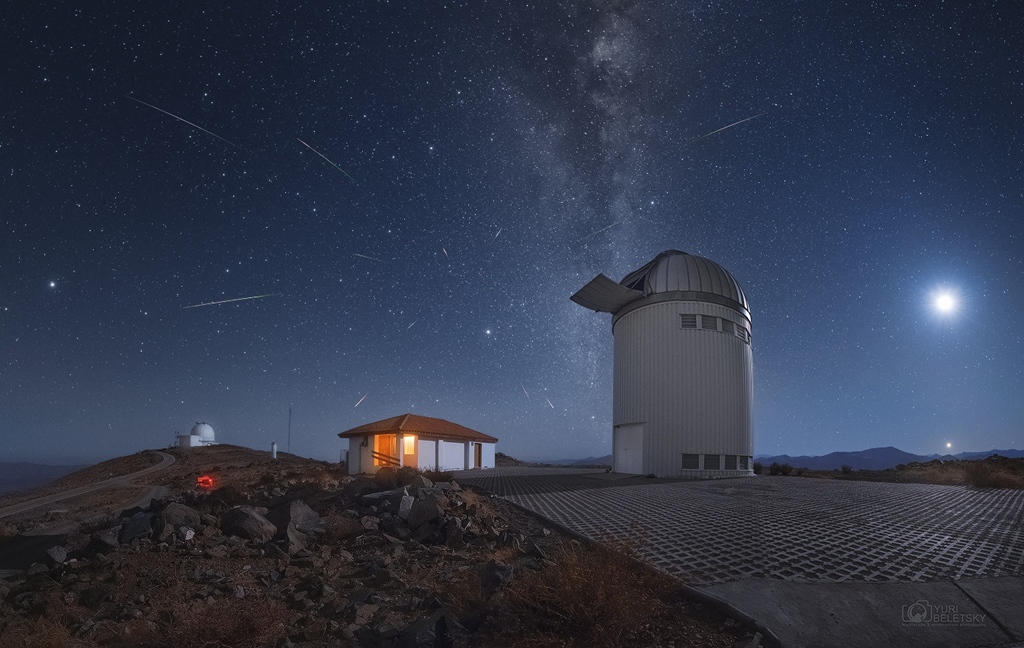 APOD: 2017 April 27 – Lyrids in Southern Skies