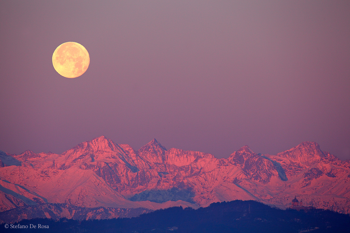 APOD: 2017 December 8 – Alpine Superga Moonset