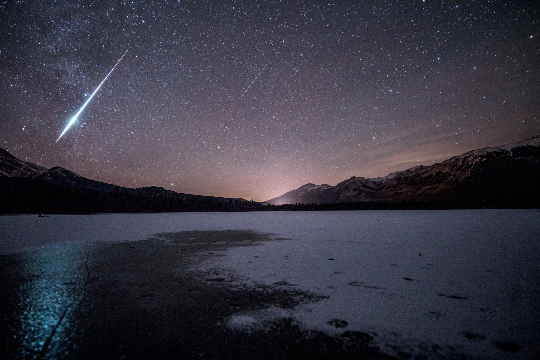 APOD: 2017 December 16 – A Wintry Shower
