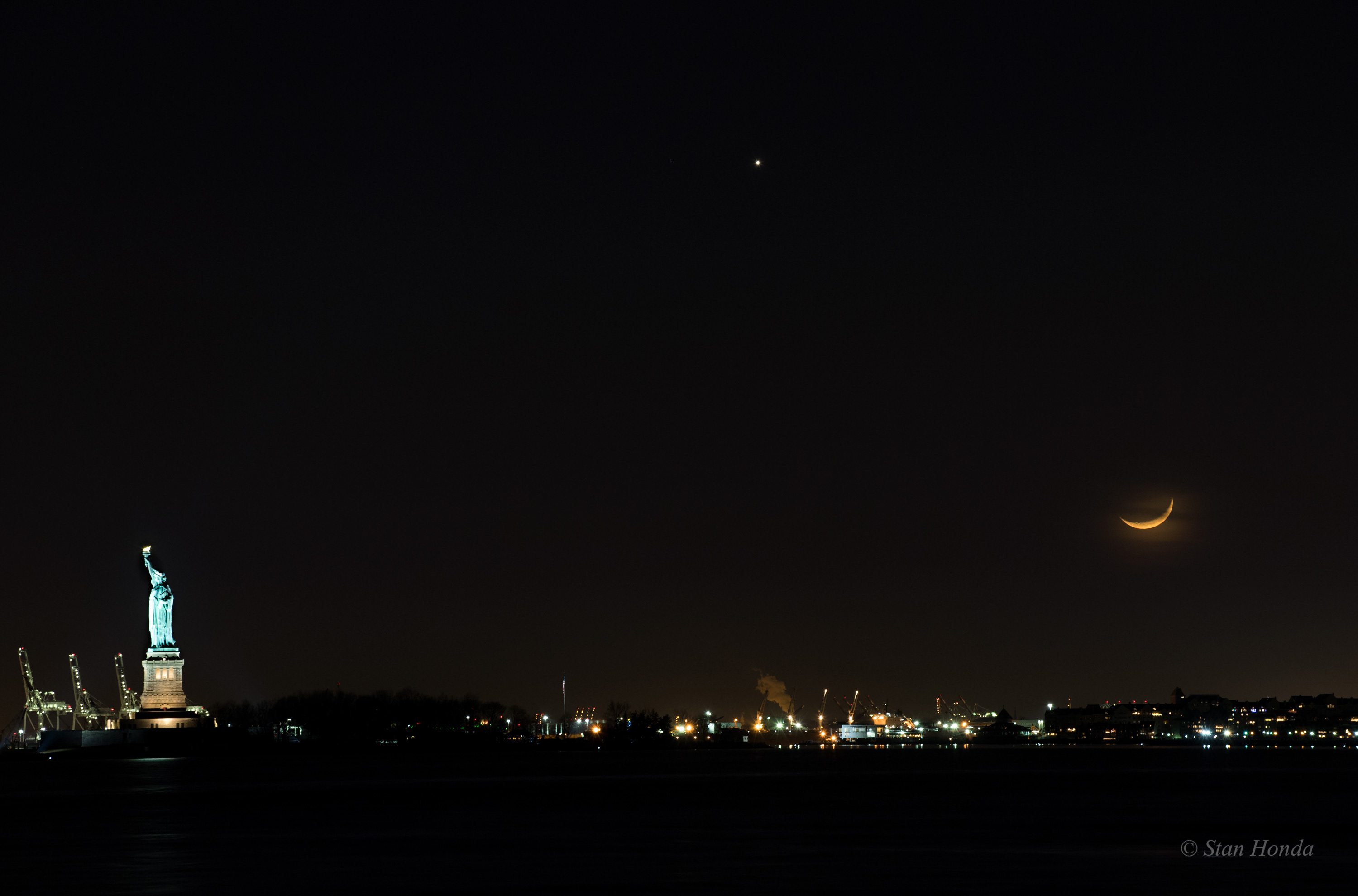 APOD: 2017 January 6 – New York Harbor Moonset