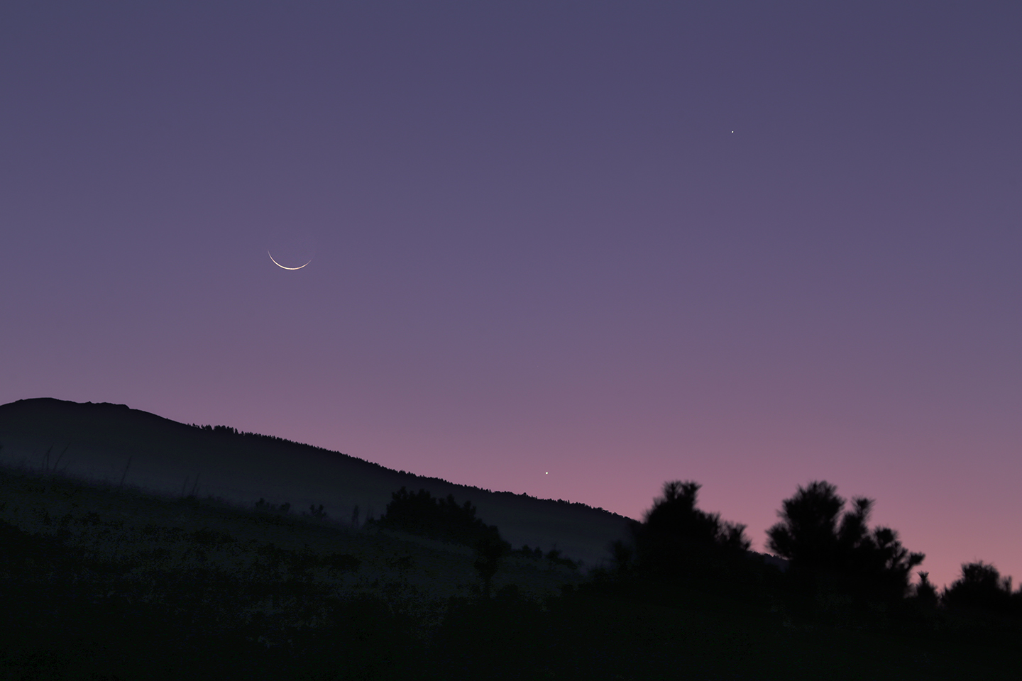 APOD: 2017 November 18 – Friday the Moon Smiled