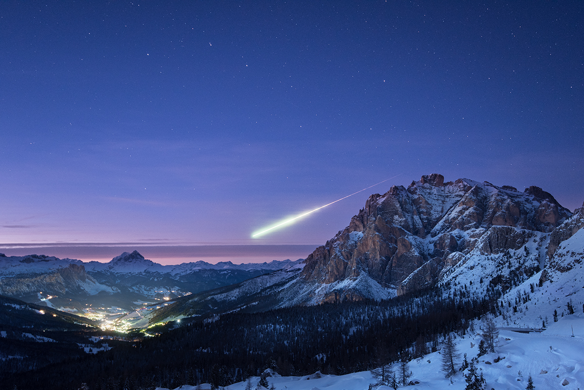 APOD: 2017 November 17 – Major Fireball Meteor