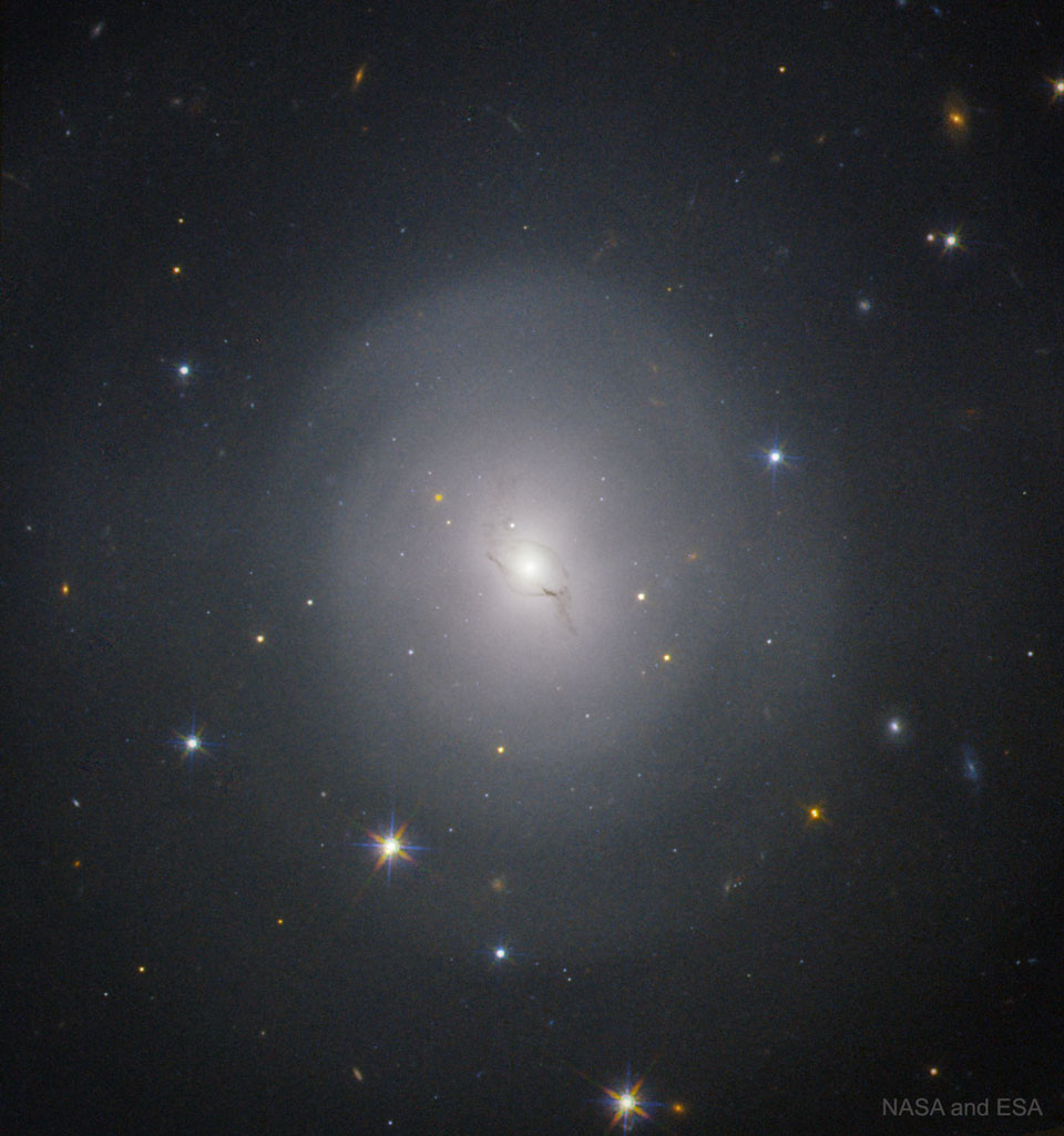 APOD: 2017 October 23 – NGC 4993: The Galactic Home of an Historic Explosion