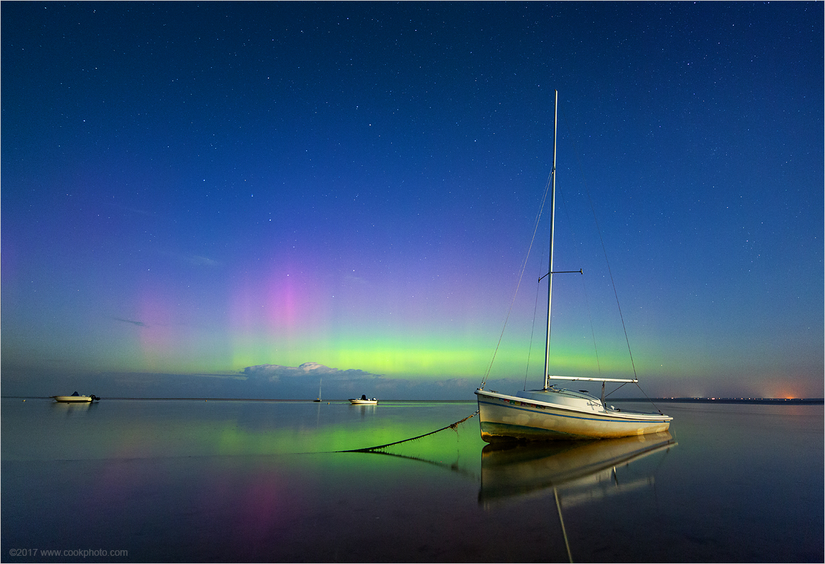 APOD: 2017 September 9 – Calm Waters and Geomagnetic Storm