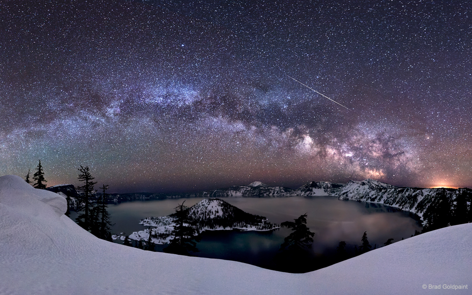 APOD: 2018 April 22 – Meteor Over Crater Lake