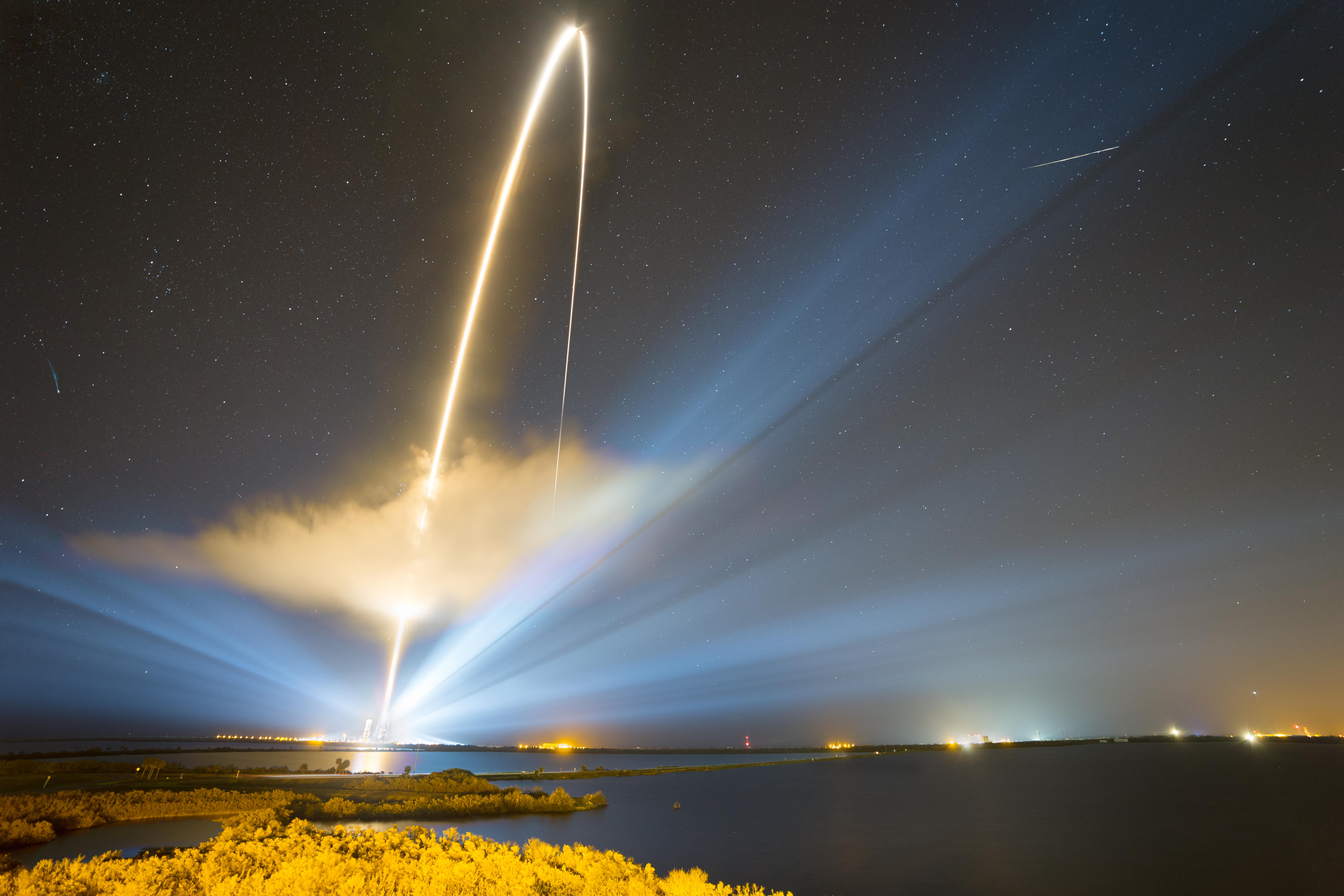 APOD: 2018 August 16 – Parker vs Perseid