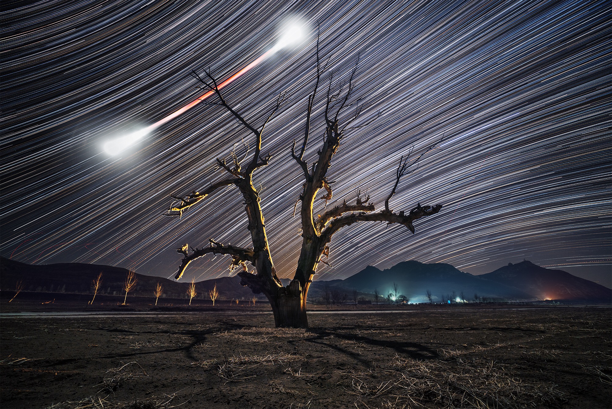 APOD: 2018 February 8 – Bow Tie Moon and Star Trails