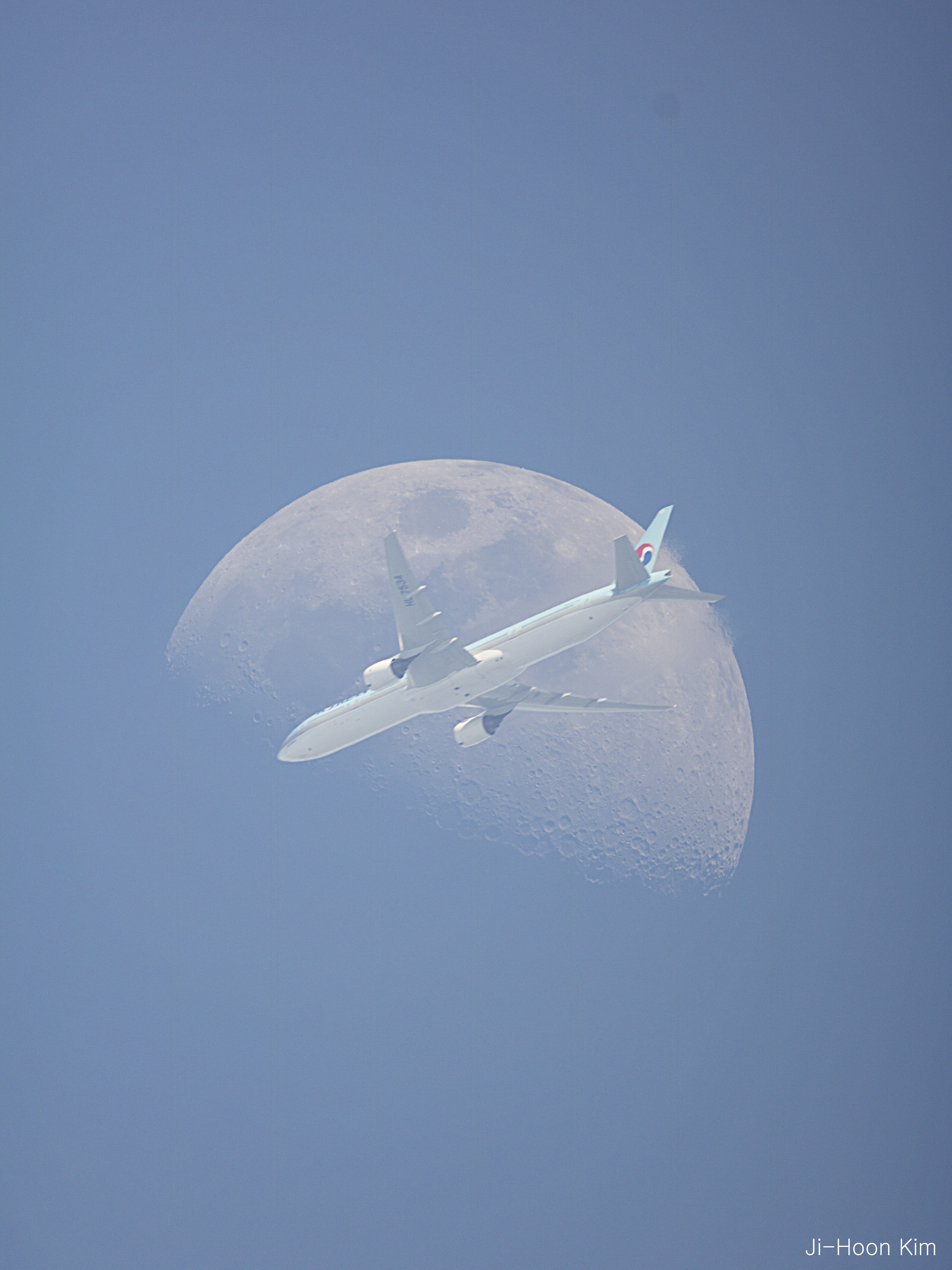 APOD: 2018 July 3 – An Airplane in Front of the Moon