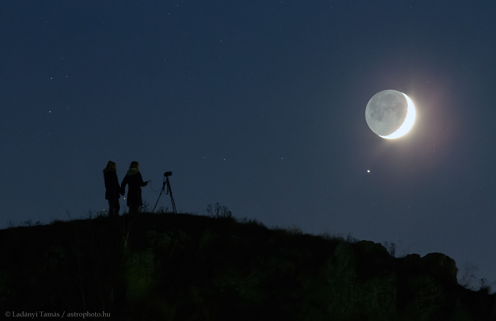 APOD: 2018 November 16 – The Hill, The Moon, and Saturn