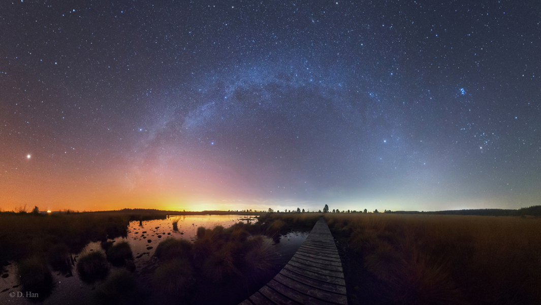 APOD: 2018 October 19 – Summer to Winter Milky Way