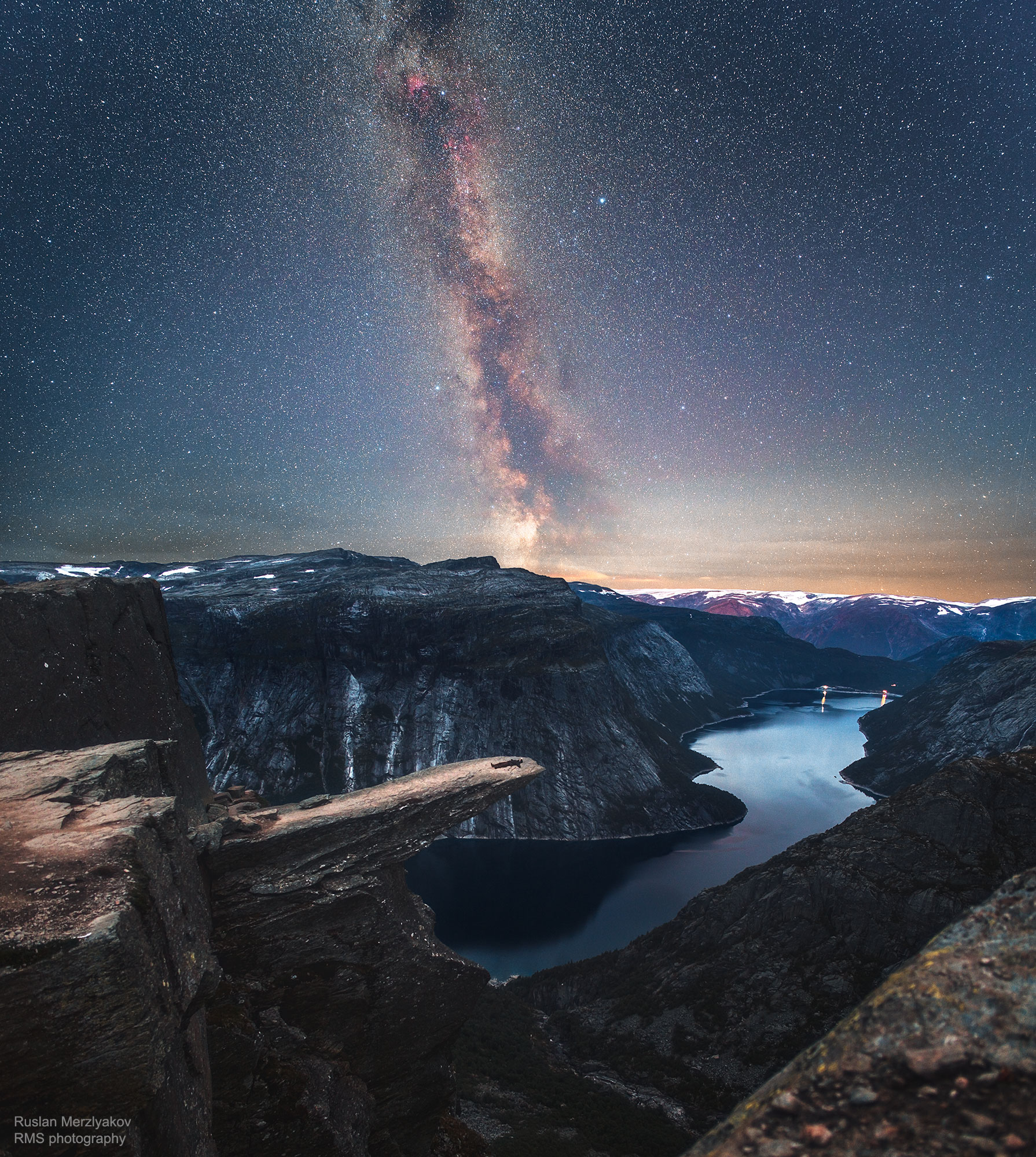 APOD: 2018 September 11 – Milky Way over Trolls Tongue