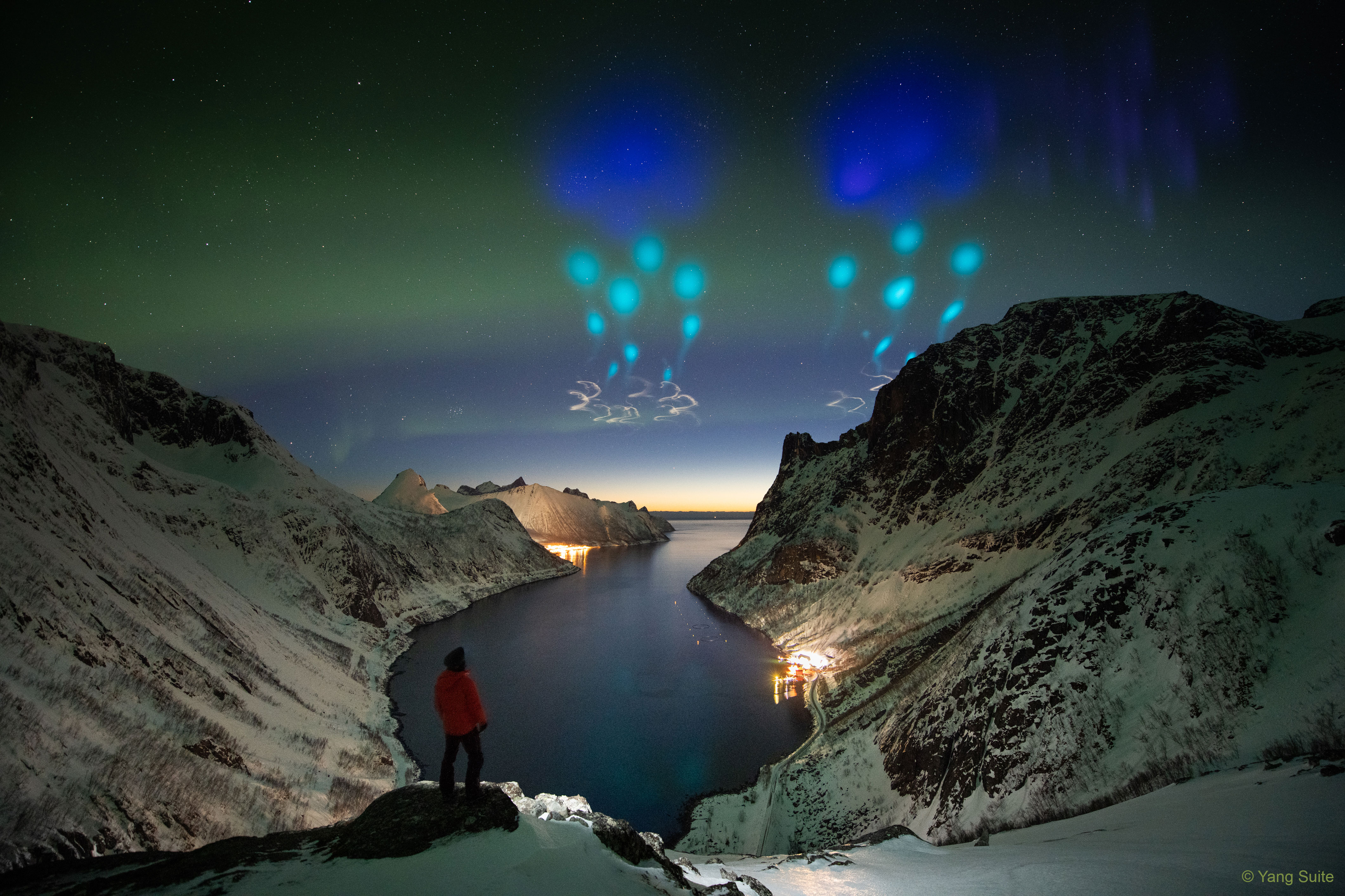 APOD: 2019 April 8 – AZURE Vapor Tracers over Norway