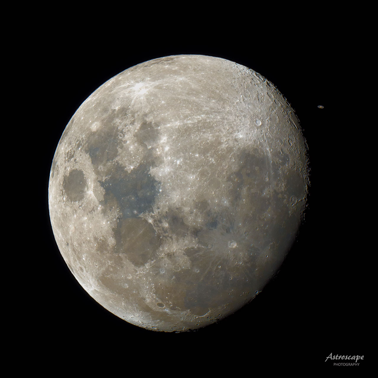 APOD: 2019 August 14 – Saturn Behind the Moon