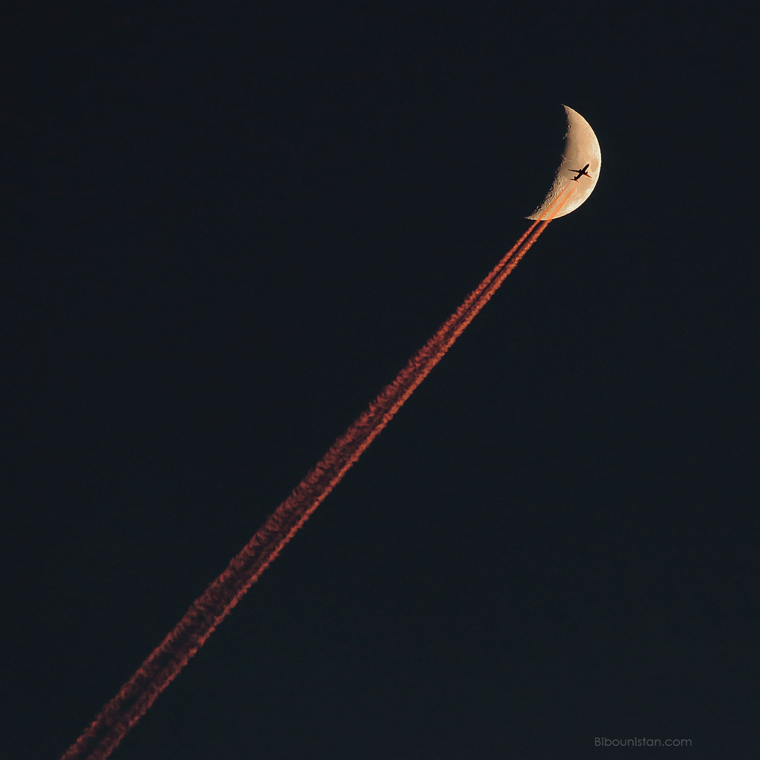 APOD: 2019 February 12 – Plane Crossing a Crescent Moon