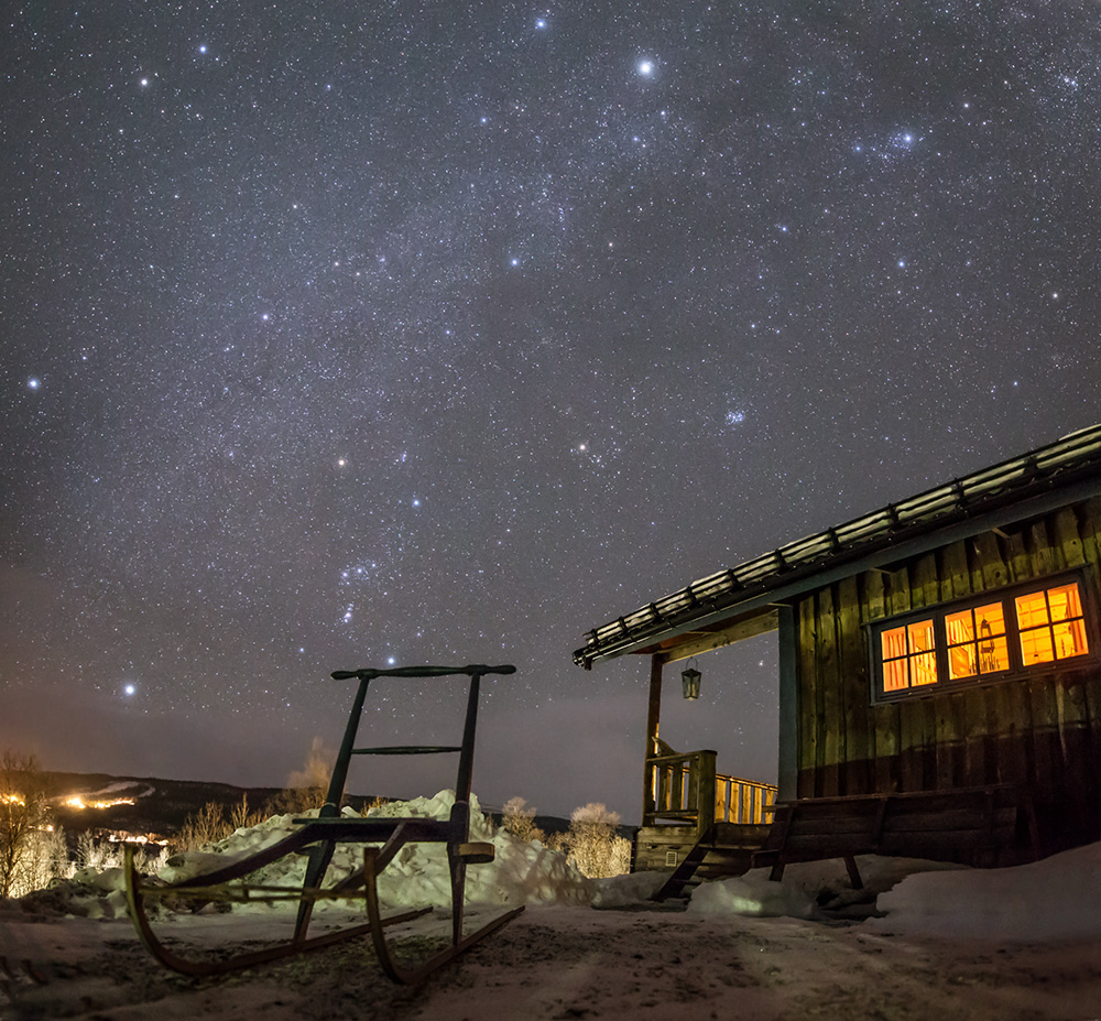 APOD: 2019 January 17 – Cabin Under the Stars