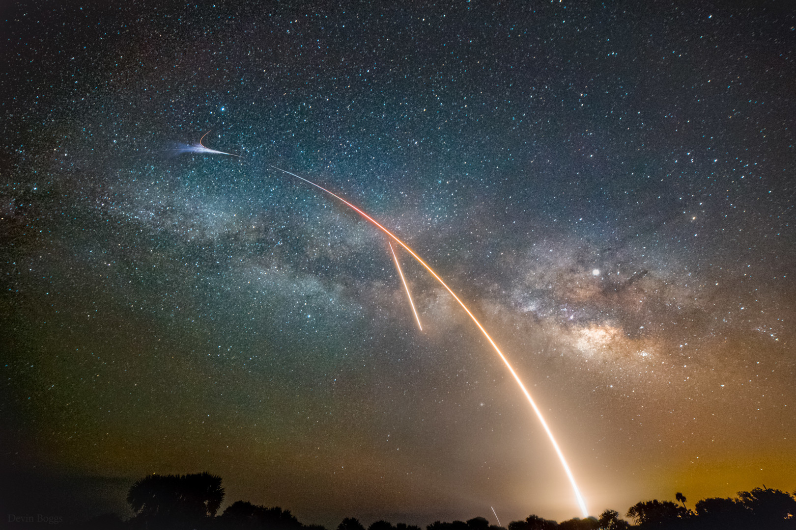 APOD: 2019 May 11 – Milky Way, Launch, and Landing