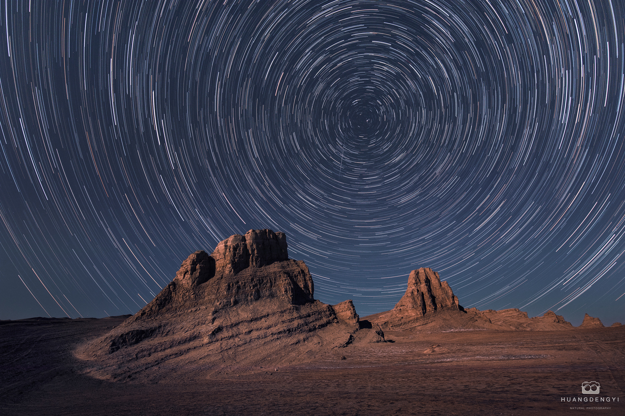 APOD: 2019 November 30 – Star Trails for a Red Planet