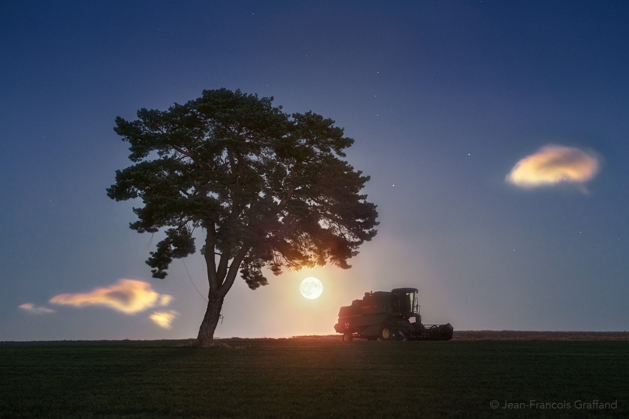 APOD: 2019 September 13 – A Harvest Moon
