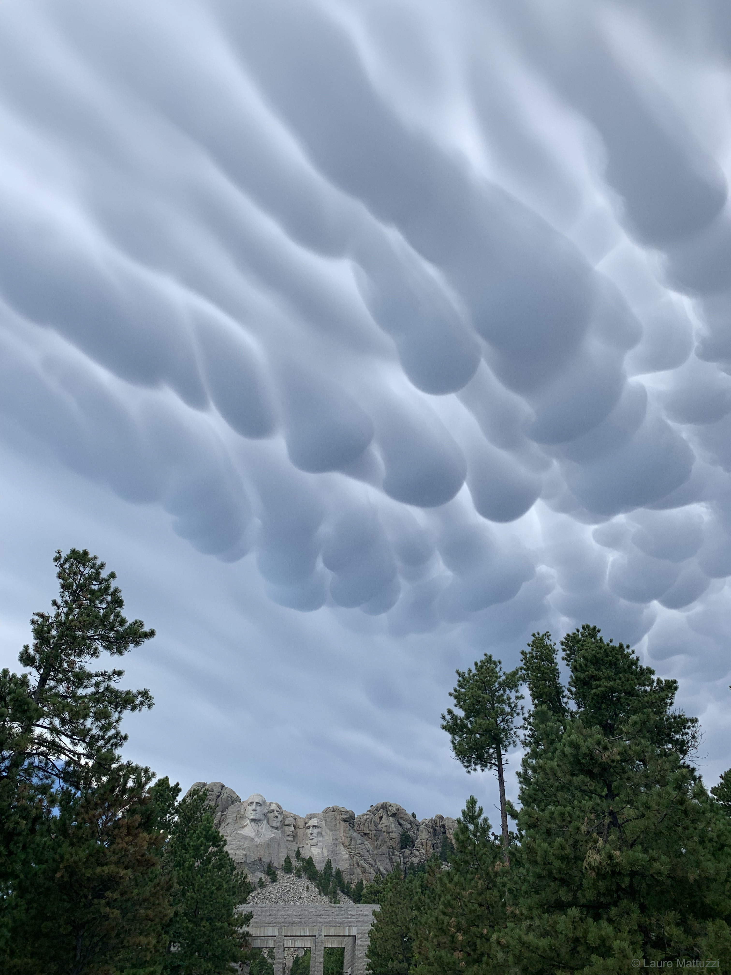 APOD: 2020 December 7 – Mammatus Clouds over Mount Rushmore