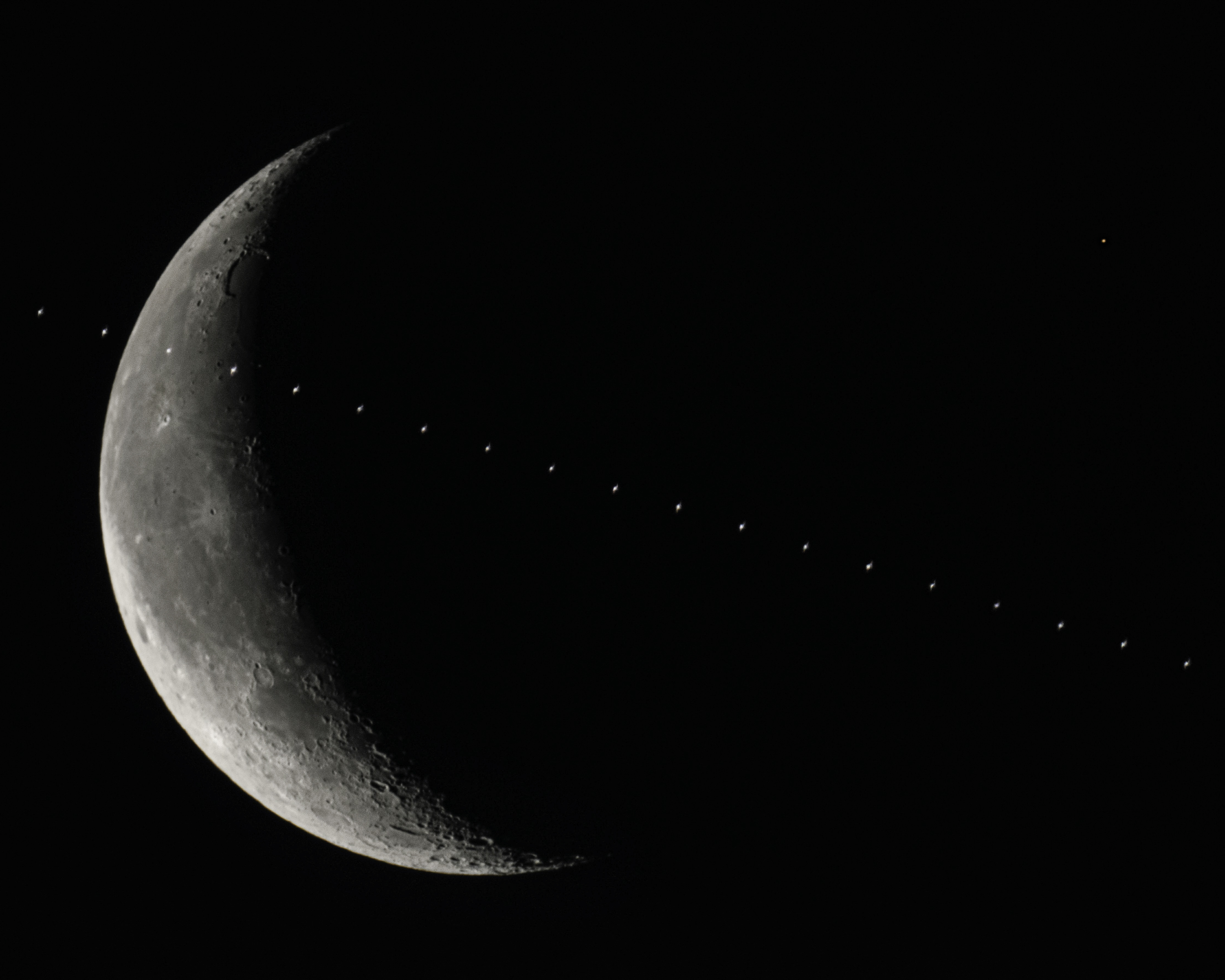 APOD: 2020 February 20 – Trifecta at Twilight