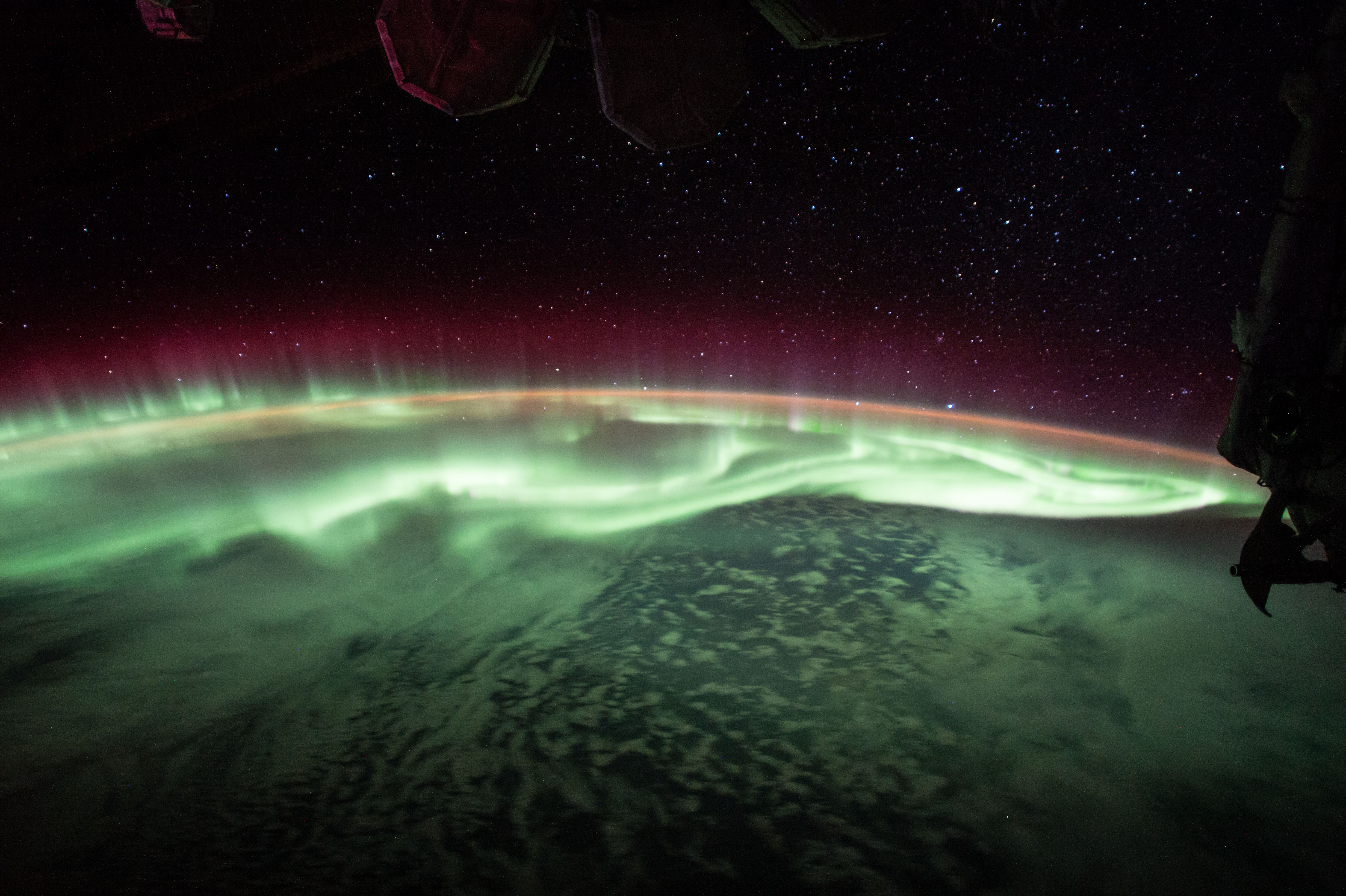APOD: 2020 January 4 – Aurora Slathers Up the Sky