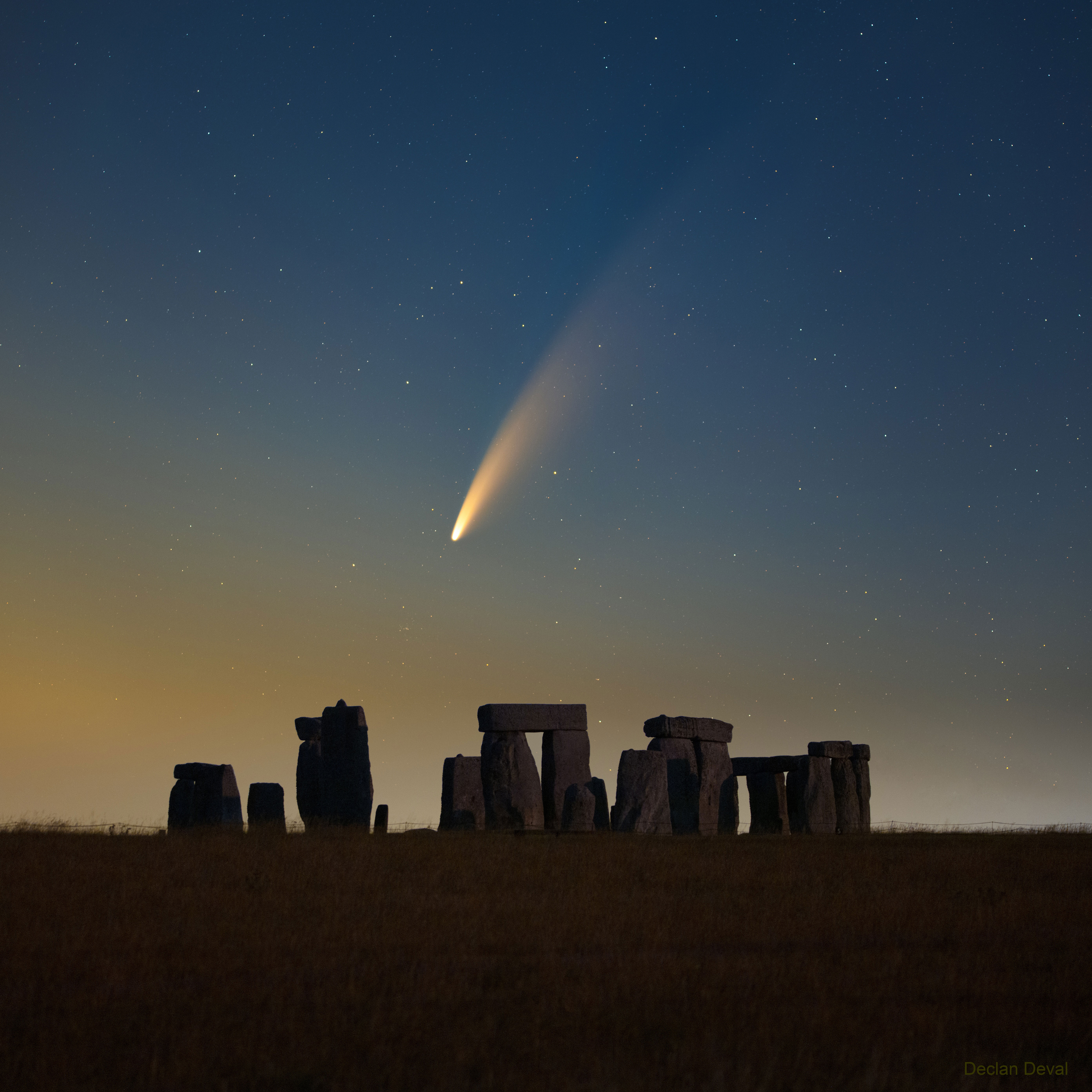 APOD: 2020 July 14 – Comet NEOWISE over Stonehenge