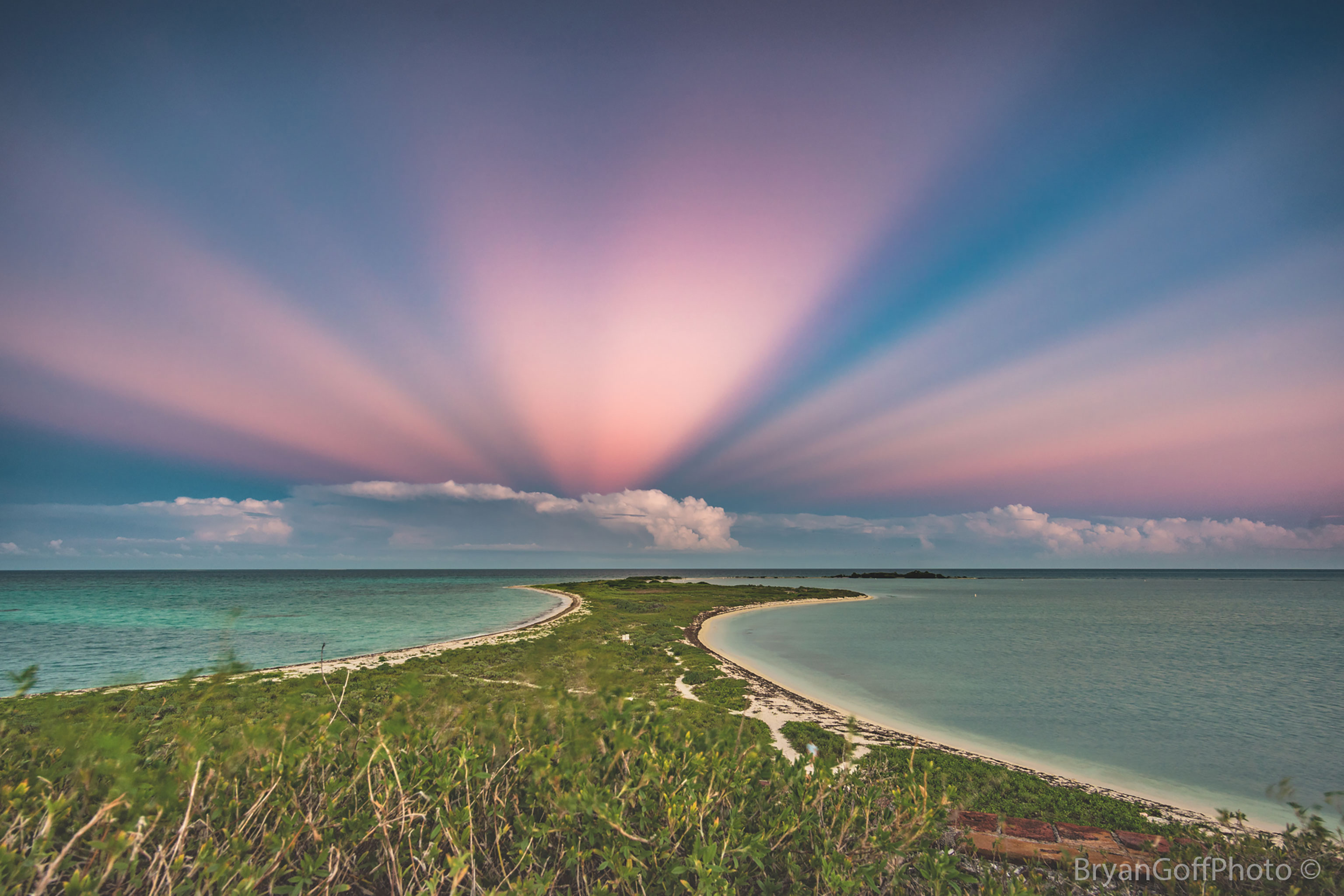 APOD: 2020 March 18 – Anticrepuscular Rays over Florida