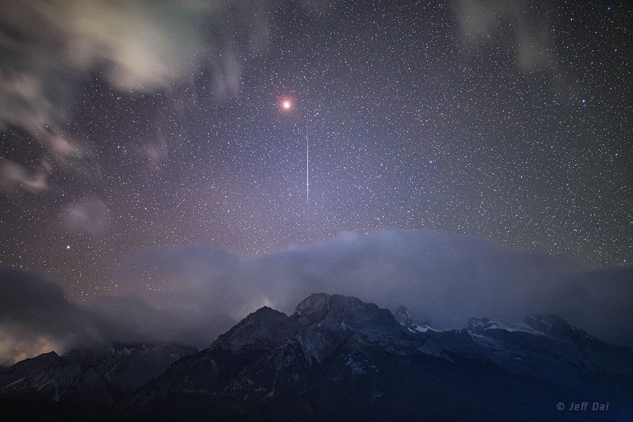 Mars and Meteor over Jade Dragon Snow Mountain — APOD for 2020-11-21