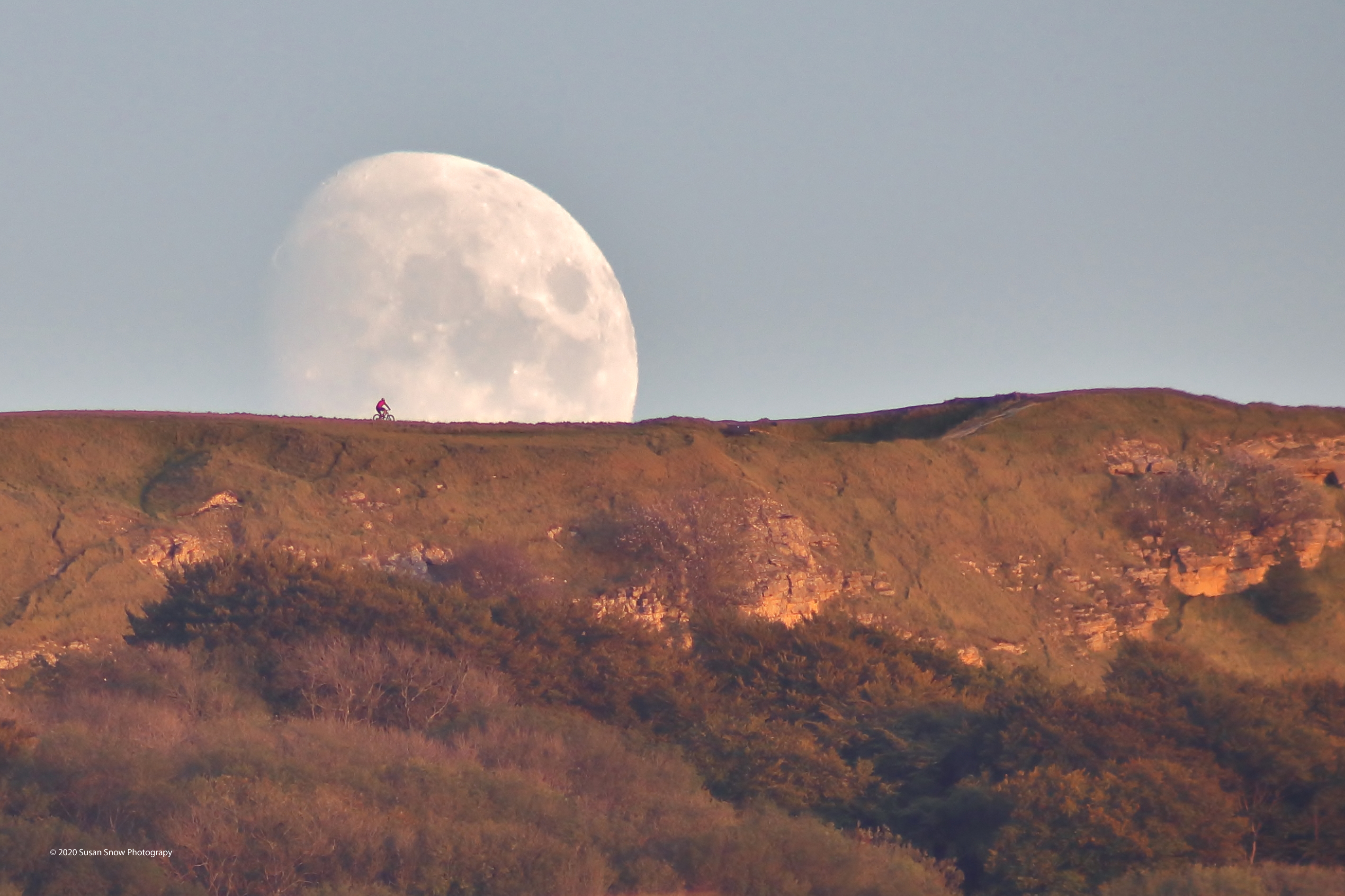 APOD: 2020 October 2 – Biking to the Moon
