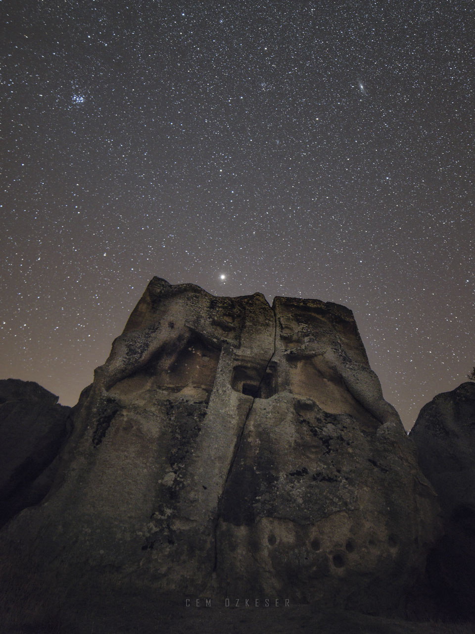 APOD: 2020 October 13 – Mars, Pleiades, and Andromeda over Stone Lions