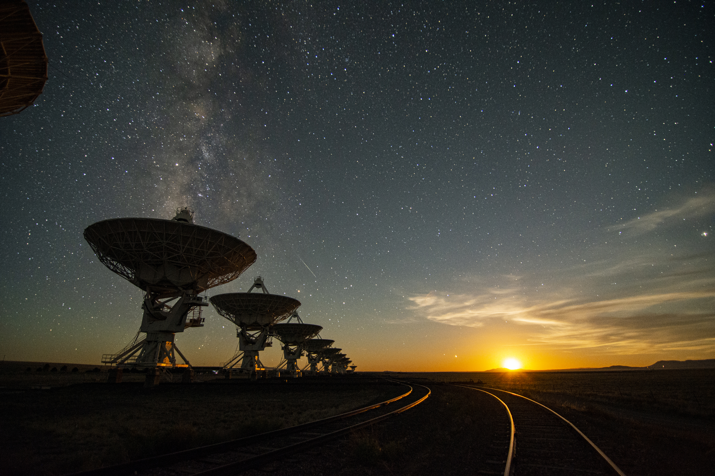 APOD: 2020 October 9 – The Very Large Array at Moonset