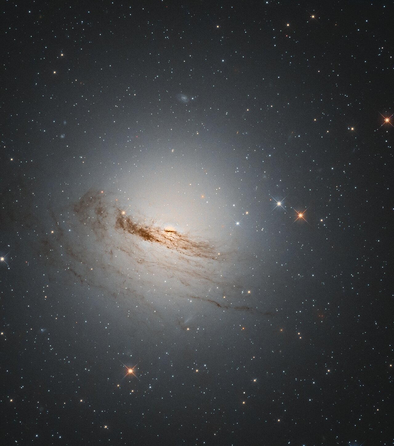 APOD: 2021 April 7 – Threads of NGC 1947