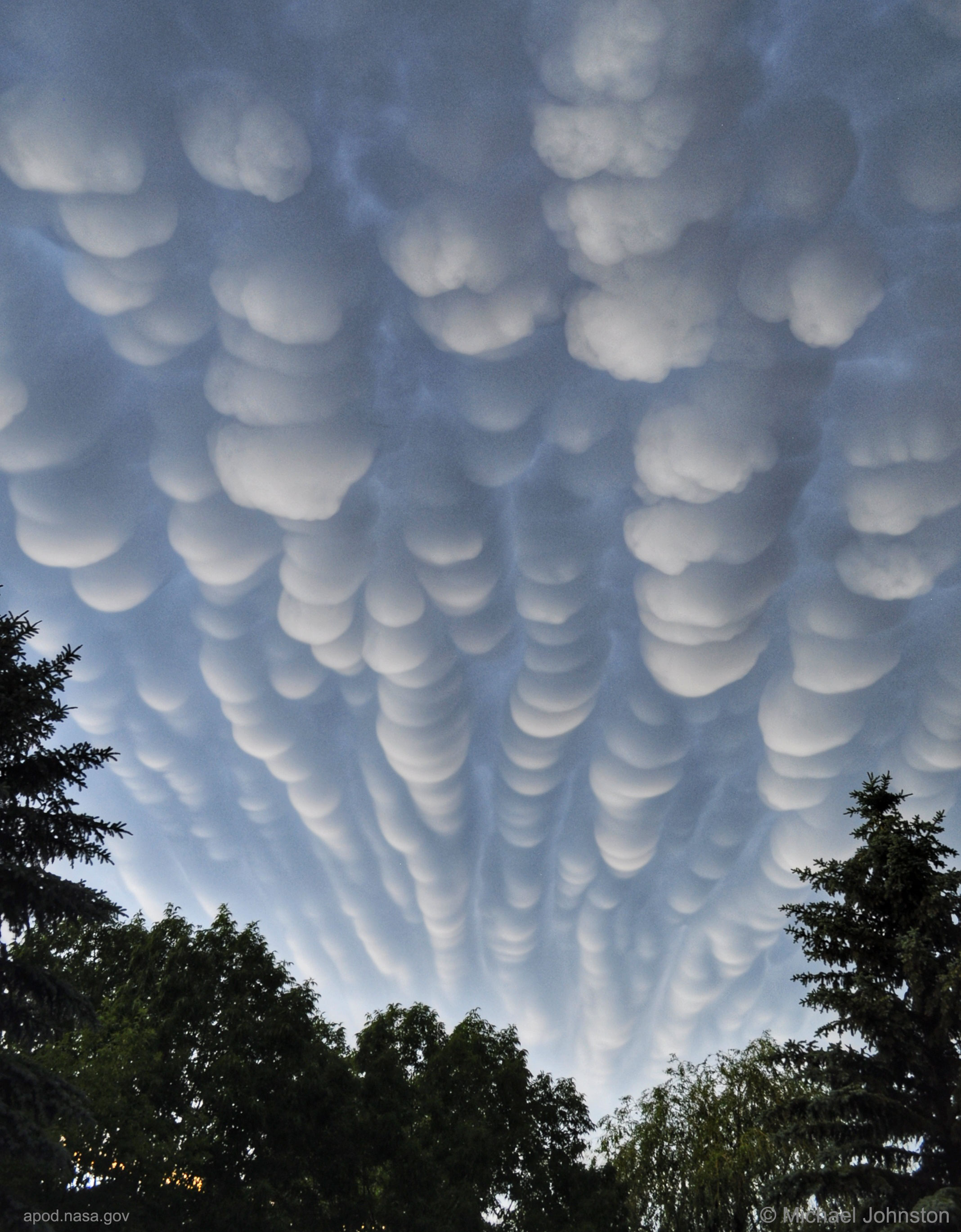 APOD: 2021 August 11 – Mammatus Clouds over Saskatchewan