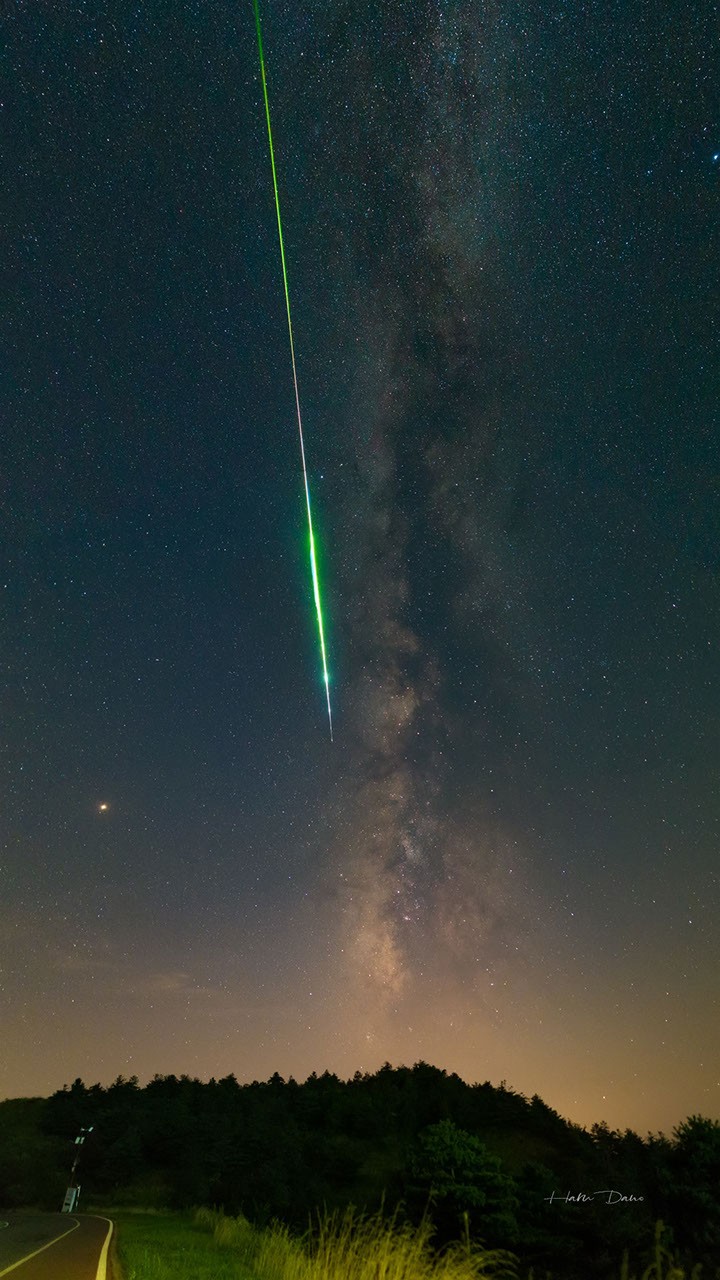 A Perseid Meteor and the Milky Way — APOD for 2021-08-03