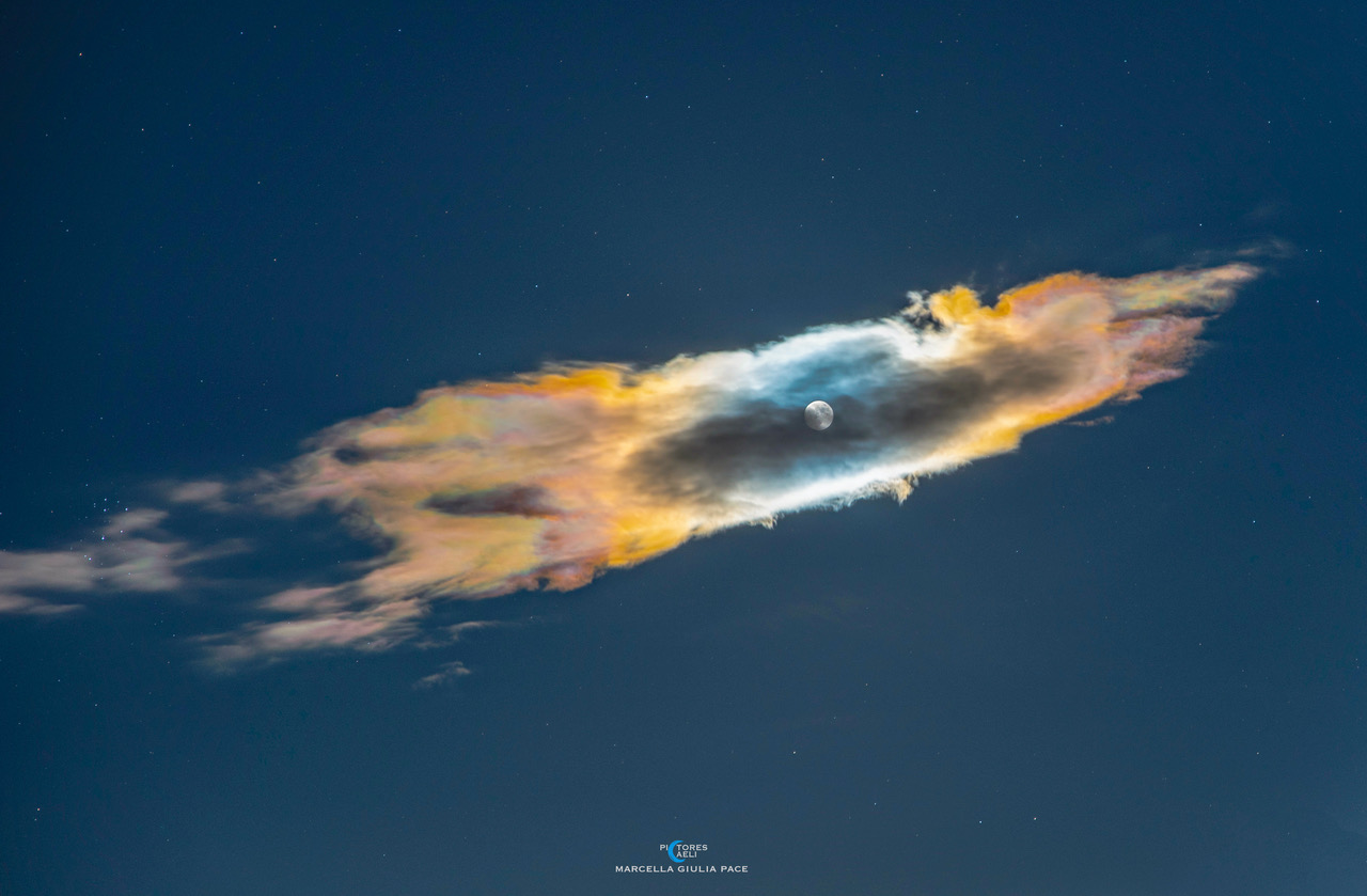 APOD: 2021 December 4 – Iridescent by Moonlight