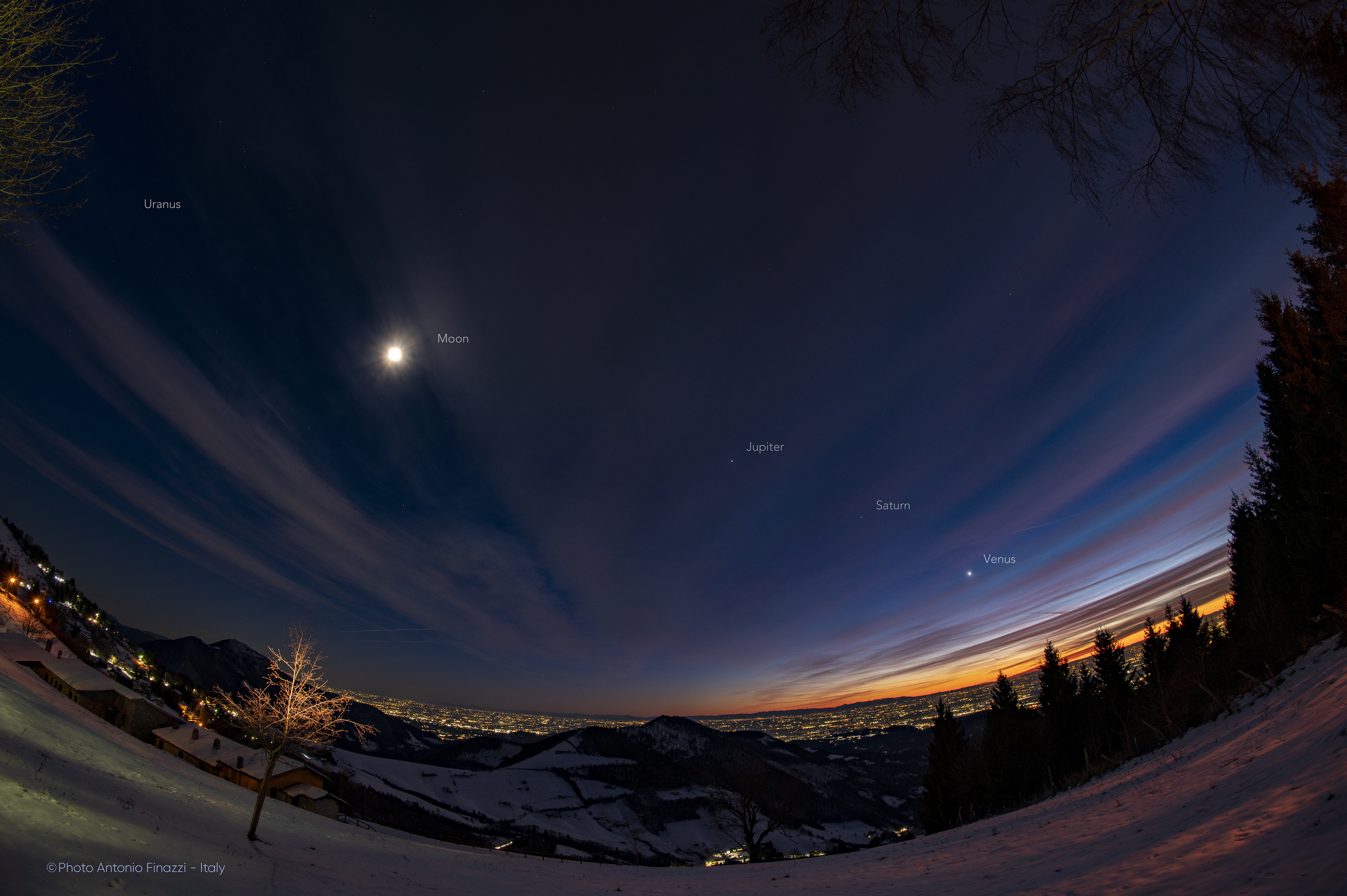 APOD: 2021 December 19 – Planetary Alignment over Italy