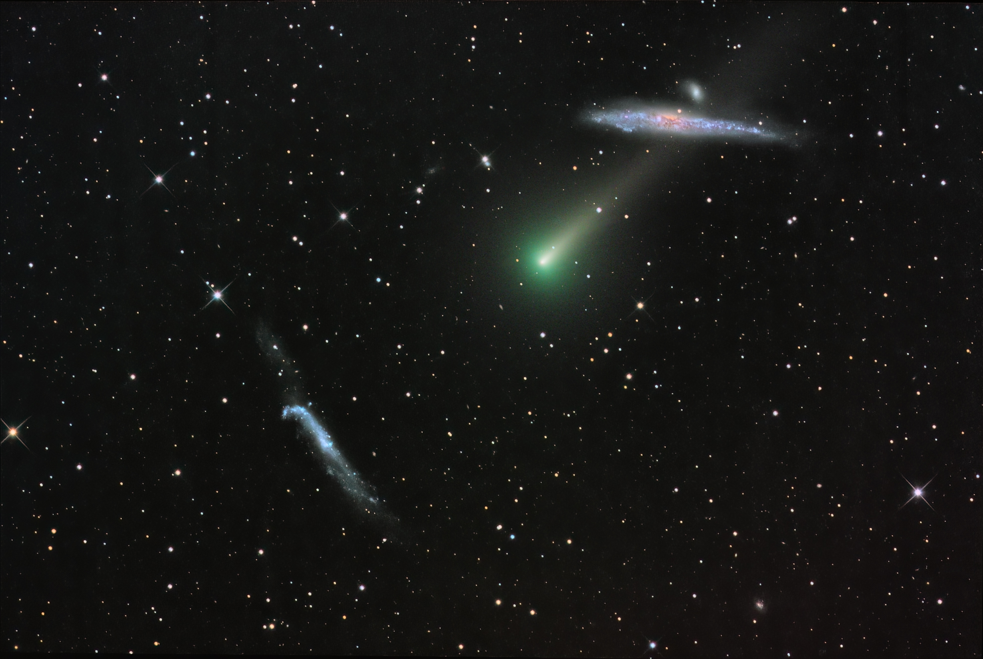 APOD: 2021 December 3 – Comet Leonard and the Whale Galaxy