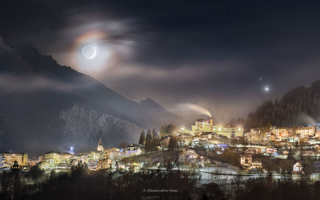 A Lunar Corona with Jupiter and Saturn — APOD for 2021-01-19