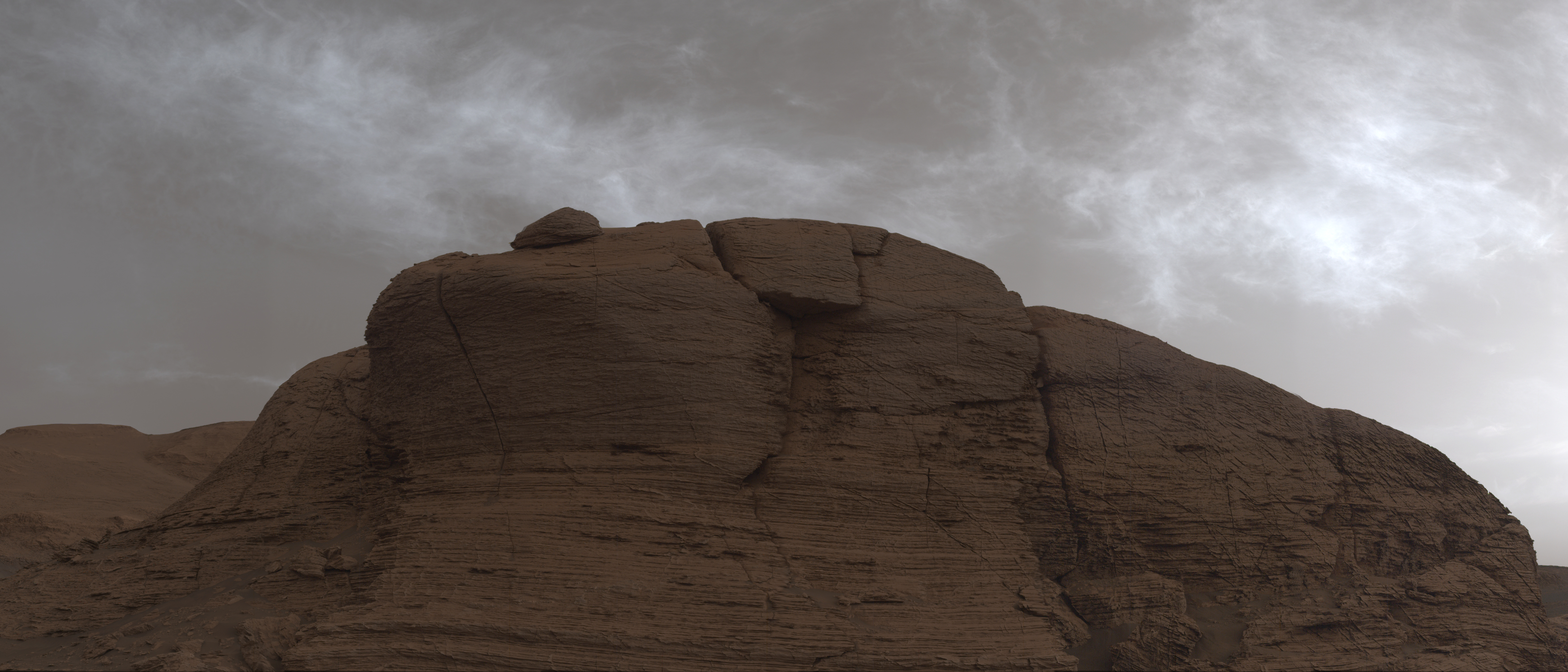 APOD: 2021 June 5 – The Shining Clouds of Mars