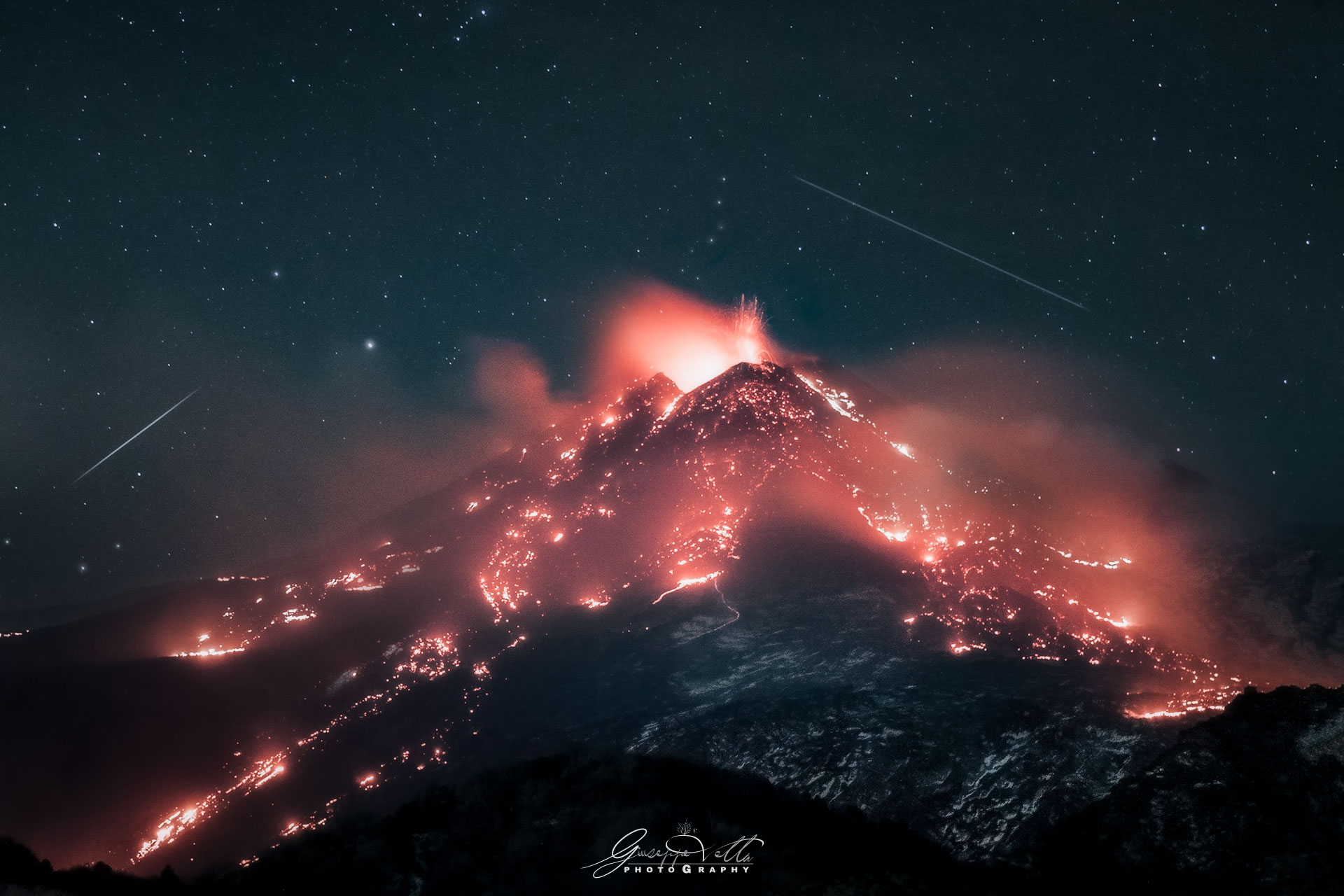 APOD: 2021 March 3 – Stars over an Erupting Volcano