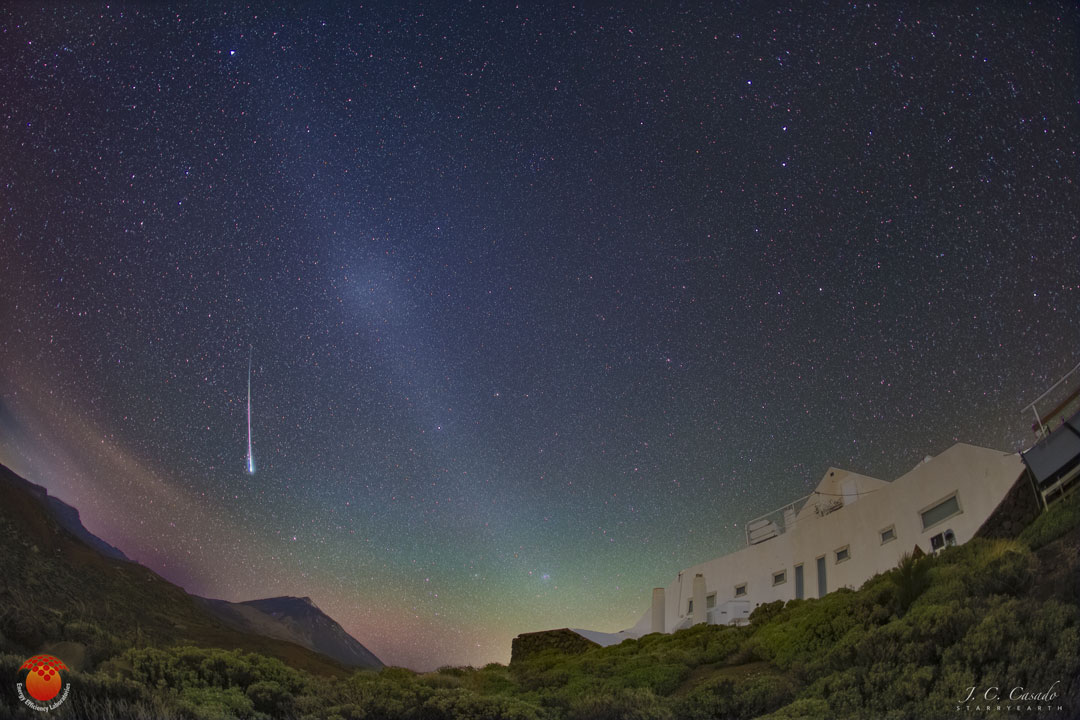 APOD: 2021 May 12 – A Meteor and the Gegenschein