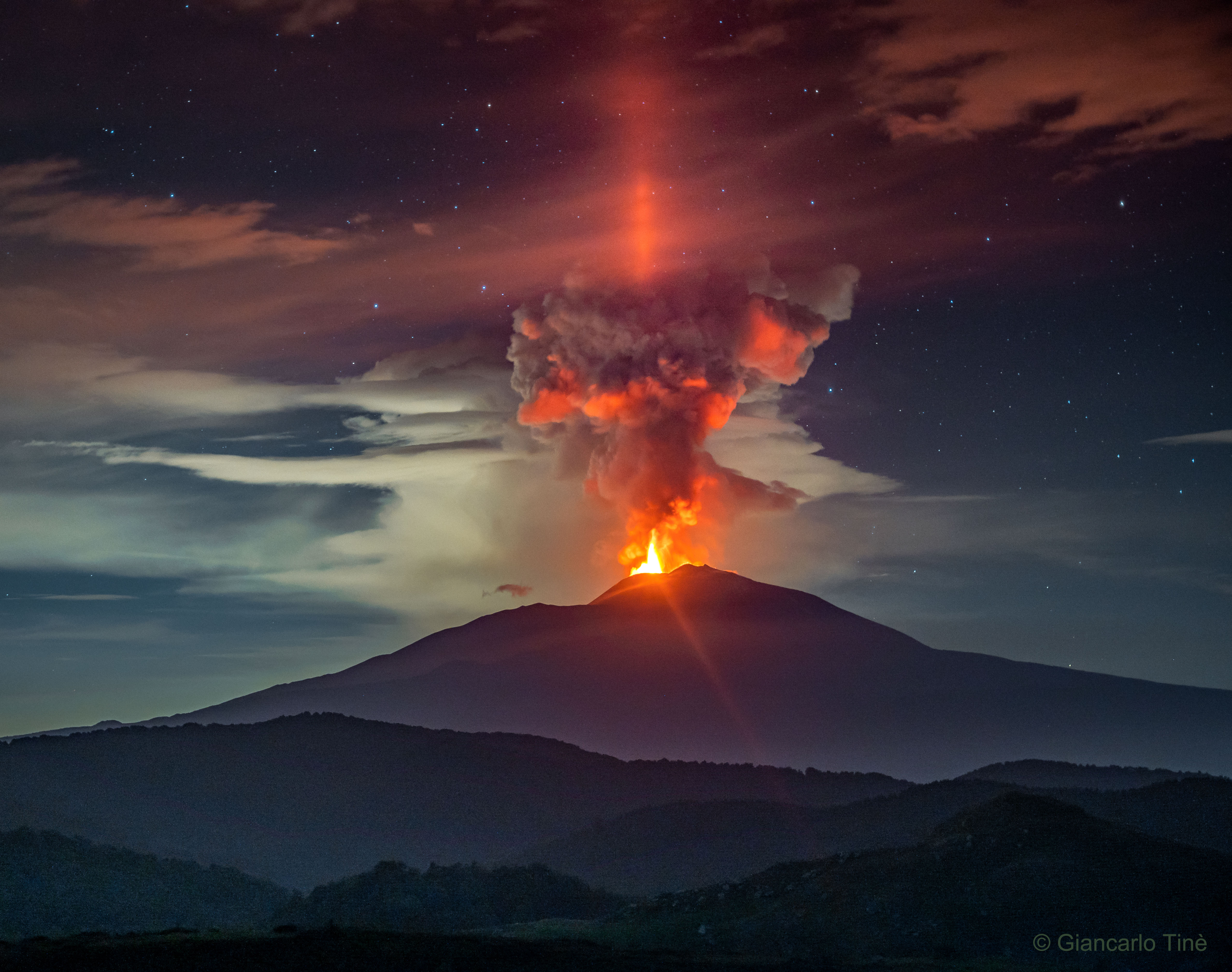 APOD: 2021 November 15 – Light Pillar over Volcanic Etna