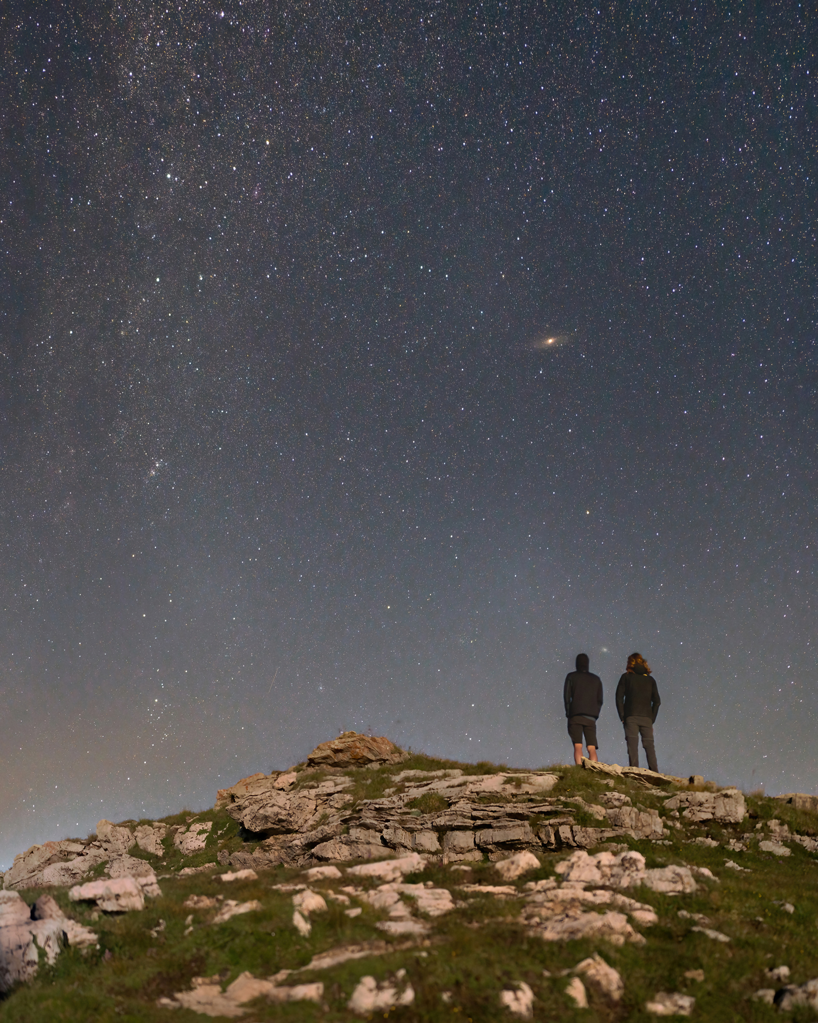APOD: 2021 November 6 – The Galaxy Between Two Friends