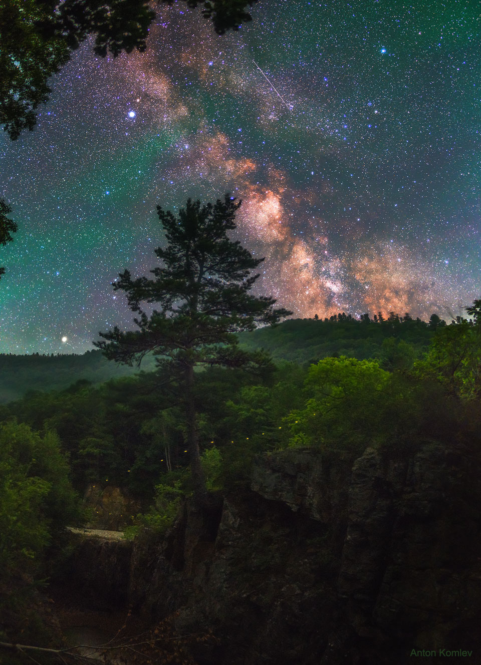 APOD: 2021 September 6 – Firefly Milky Way over Russia