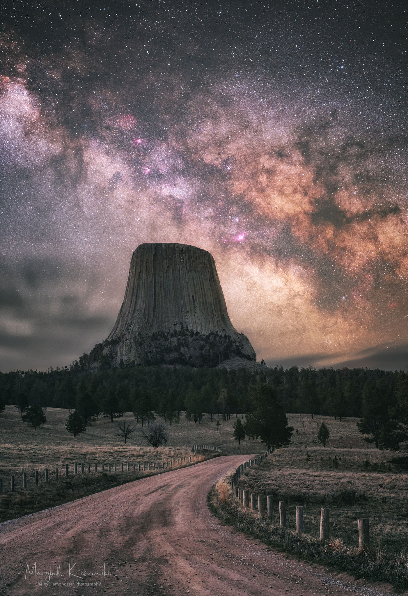 APOD: 2022 April 13 – Milky Way over Devils Tower