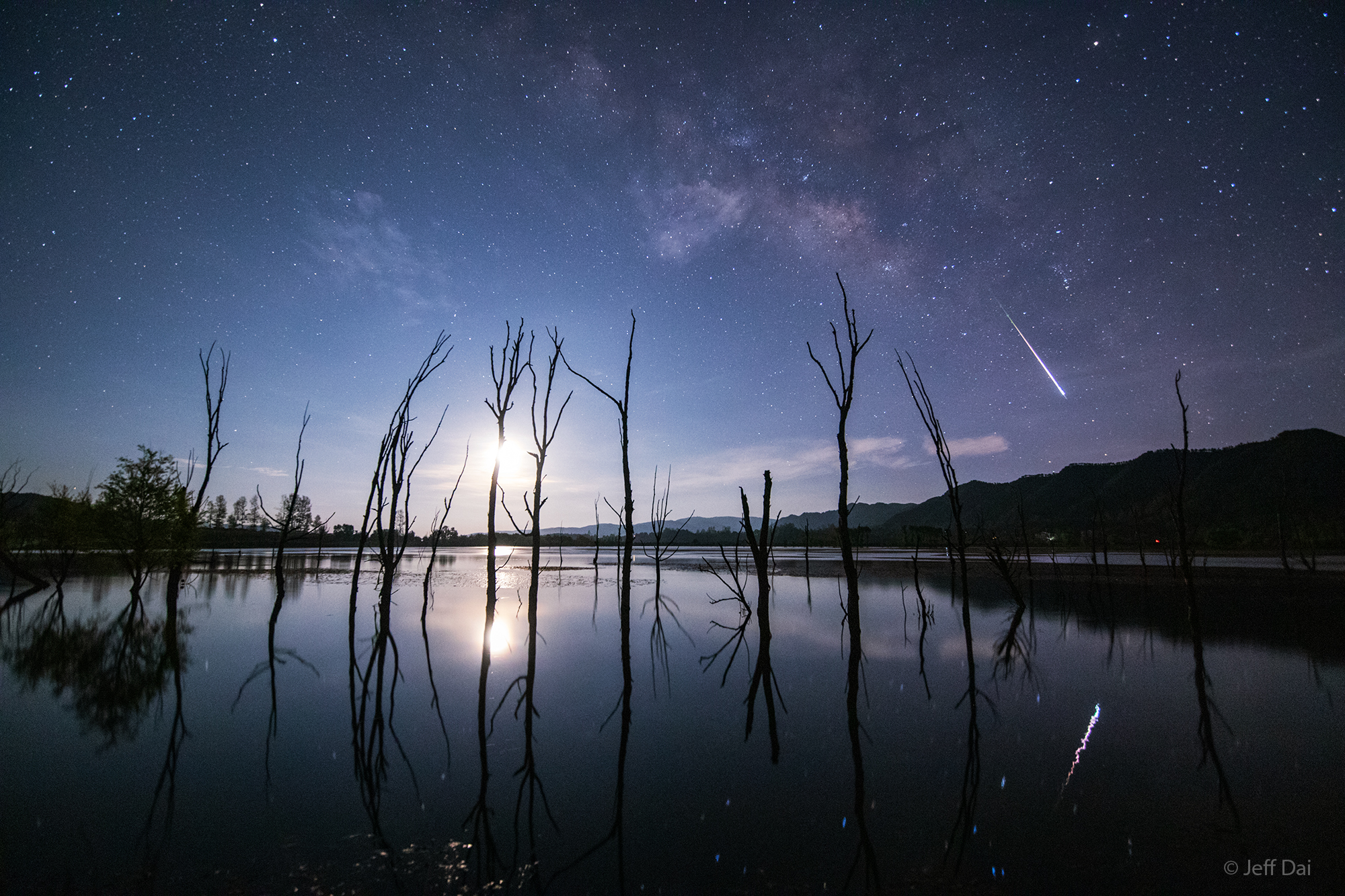 APOD: 2022 April 28 – Lyrid of the Lake